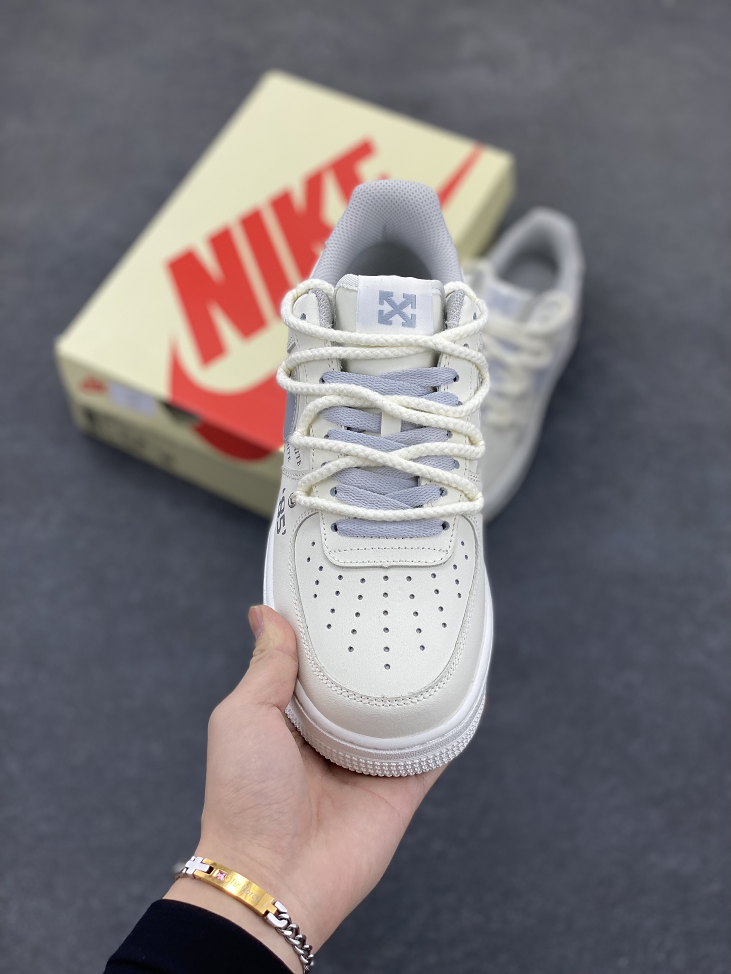 图片[2]-Nike Air Force 1 Low 07 x OFF-WHITE 原楦头原纸板 打造纯正低帮空军版型 专注外贸渠道 全掌内置蜂窝气垫 原盒配件 原厂中底钢印、拉帮完美 货号：TX-589633 尺码：36 36.5 37.5 38 38.5 39 40 40.5 41 42 42.5 43 44 44.5 45-选品中心