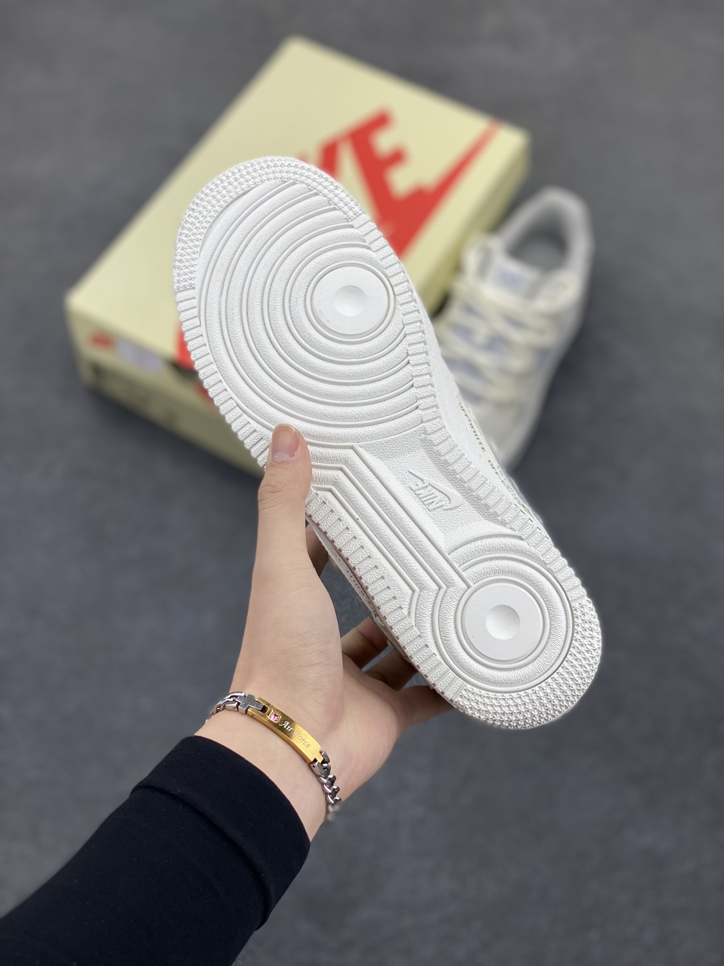 图片[5]-Nike Air Force 1 Low 07 x OFF-WHITE 原楦头原纸板 打造纯正低帮空军版型 专注外贸渠道 全掌内置蜂窝气垫 原盒配件 原厂中底钢印、拉帮完美 货号：TX-589633 尺码：36 36.5 37.5 38 38.5 39 40 40.5 41 42 42.5 43 44 44.5 45-选品中心