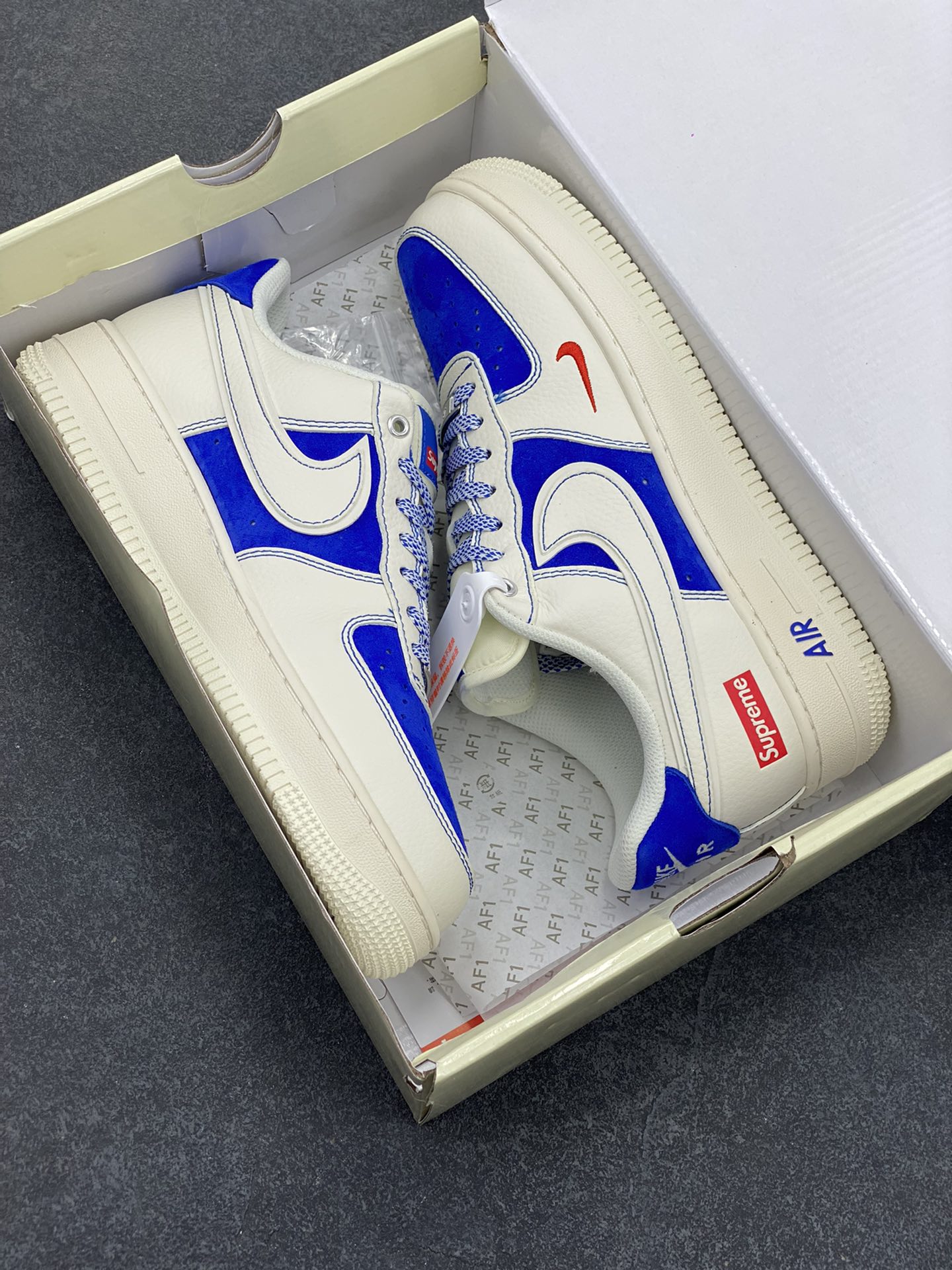 图片[9]-NIke Air Force 1 \’07 Low “Supreme联名——米白群青”空军一号 低帮 运动鞋 休闲鞋 折边针车 工艺难度大 原楦头原纸板 原装鞋盒 定制五金配件 内置全掌气垫 原厂鞋底 货号：SJ6698-004 尺码：36 36.5 37.5 38 38.5 39 40 40.5 41 42 42.5 43 44 44.5 45-选品中心