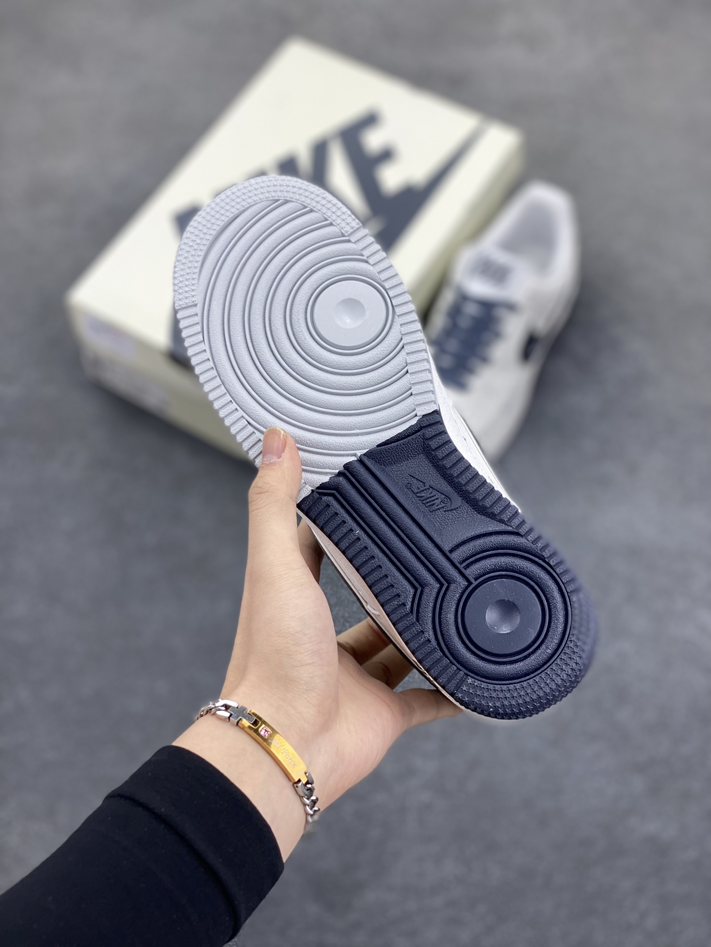 图片[5]-NIke Air Force 1 \’07 Low “OFF-WHITE联名”空军一号 低帮 运动鞋 休闲鞋 折边针车 工艺难度大 原楦头原纸板 原装鞋盒 定制五金配件 内置全掌气垫 原厂鞋底 货号：DQ6628-158 尺码：36 36.5 37.5 38 38.5 39 40 40.5 41 42 42.5 43 44 44.5 45-选品中心