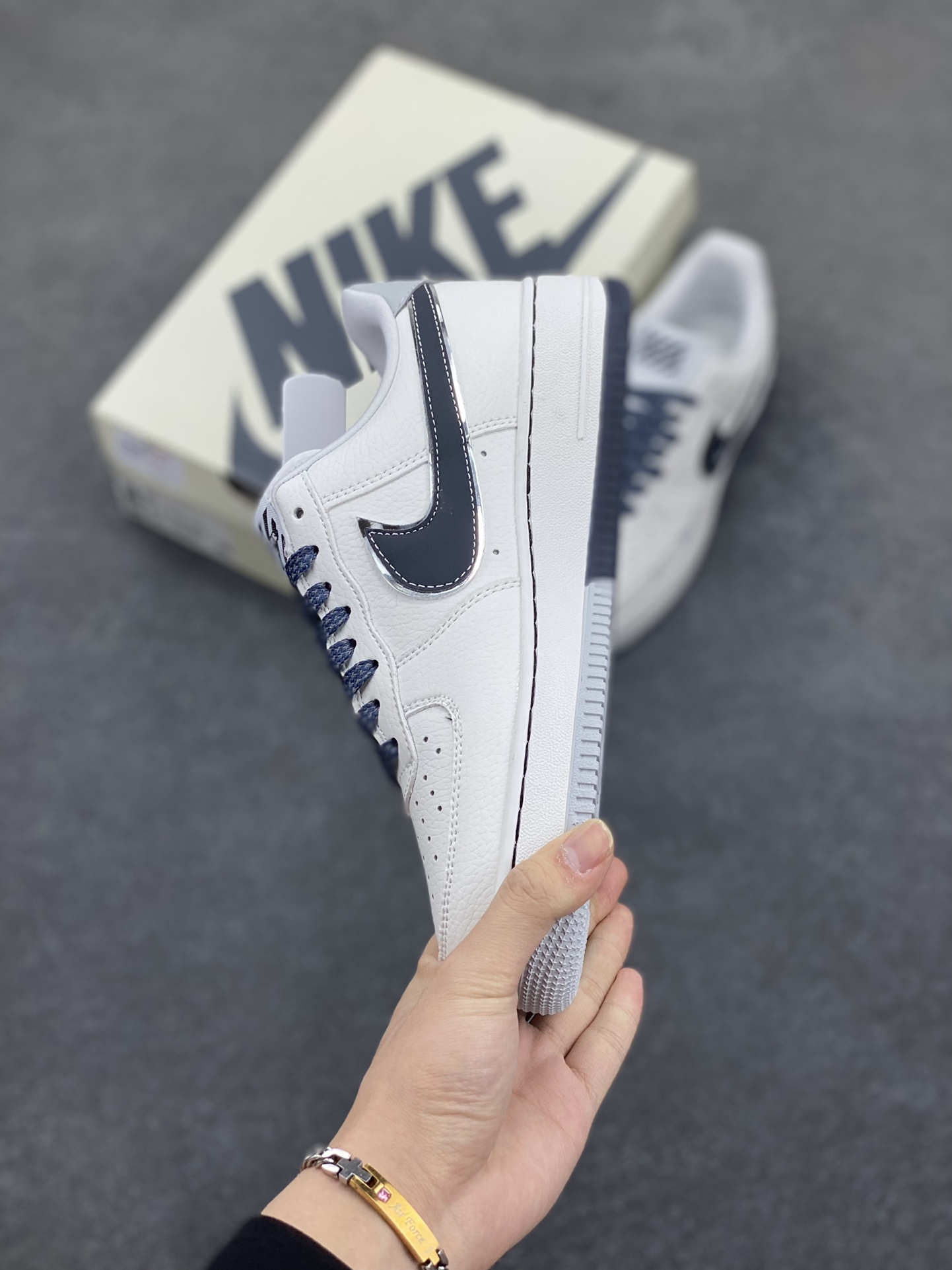 图片[3]-NIke Air Force 1 \’07 Low “OFF-WHITE联名”空军一号 低帮 运动鞋 休闲鞋 折边针车 工艺难度大 原楦头原纸板 原装鞋盒 定制五金配件 内置全掌气垫 原厂鞋底 货号：DQ6628-158 尺码：36 36.5 37.5 38 38.5 39 40 40.5 41 42 42.5 43 44 44.5 45-选品中心
