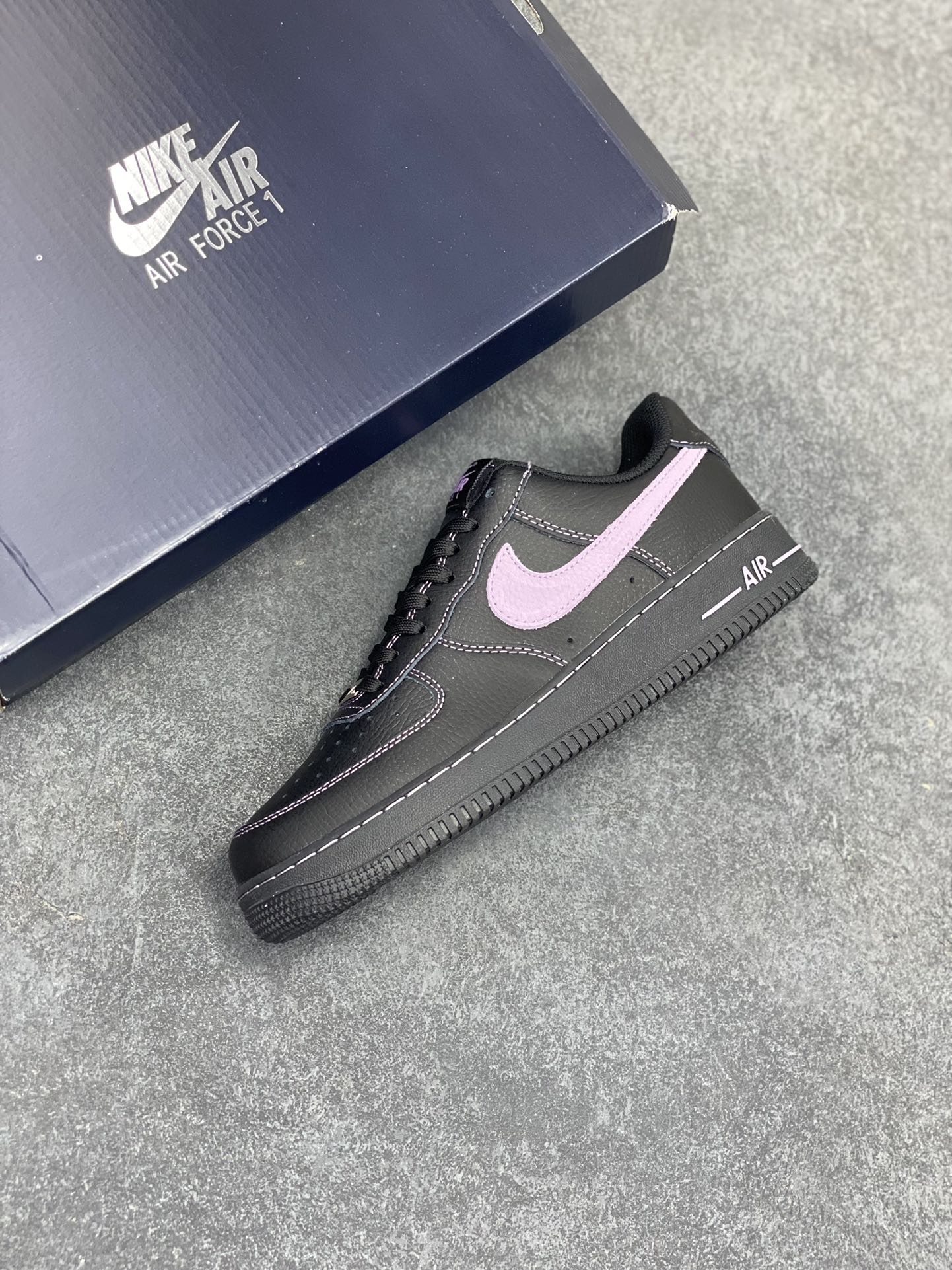 图片[7]-Nike Air Force 1 Low 黑紫 原楦头原纸板 打造纯正空军版型 专注外贸渠道 全掌内置蜂窝气垫 原盒配件 原厂中底钢印、拉帮完美 货号：HQ2037-001 尺码：36 36.5 37.5 38 38.5 39 40 40.5 41 42 42.5 43 44 44.5 45-选品中心