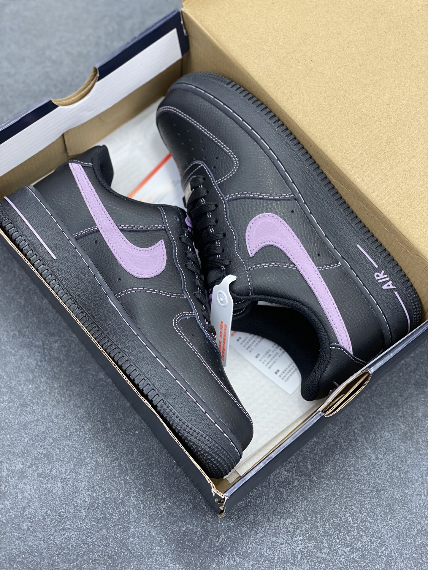 图片[9]-Nike Air Force 1 Low 黑紫 原楦头原纸板 打造纯正空军版型 专注外贸渠道 全掌内置蜂窝气垫 原盒配件 原厂中底钢印、拉帮完美 货号：HQ2037-001 尺码：36 36.5 37.5 38 38.5 39 40 40.5 41 42 42.5 43 44 44.5 45-选品中心