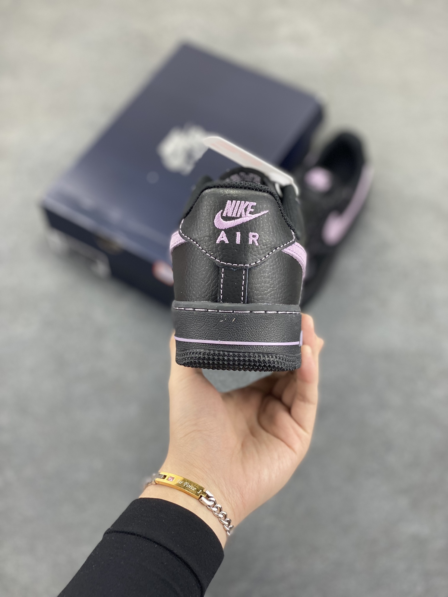 图片[4]-Nike Air Force 1 Low 黑紫 原楦头原纸板 打造纯正空军版型 专注外贸渠道 全掌内置蜂窝气垫 原盒配件 原厂中底钢印、拉帮完美 货号：HQ2037-001 尺码：36 36.5 37.5 38 38.5 39 40 40.5 41 42 42.5 43 44 44.5 45-选品中心