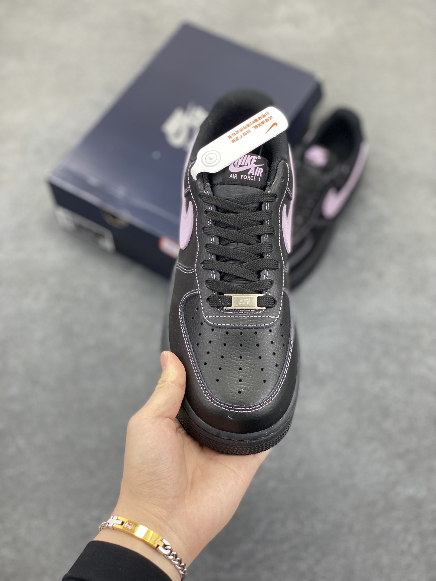 图片[2]-Nike Air Force 1 Low 黑紫 原楦头原纸板 打造纯正空军版型 专注外贸渠道 全掌内置蜂窝气垫 原盒配件 原厂中底钢印、拉帮完美 货号：HQ2037-001 尺码：36 36.5 37.5 38 38.5 39 40 40.5 41 42 42.5 43 44 44.5 45-选品中心