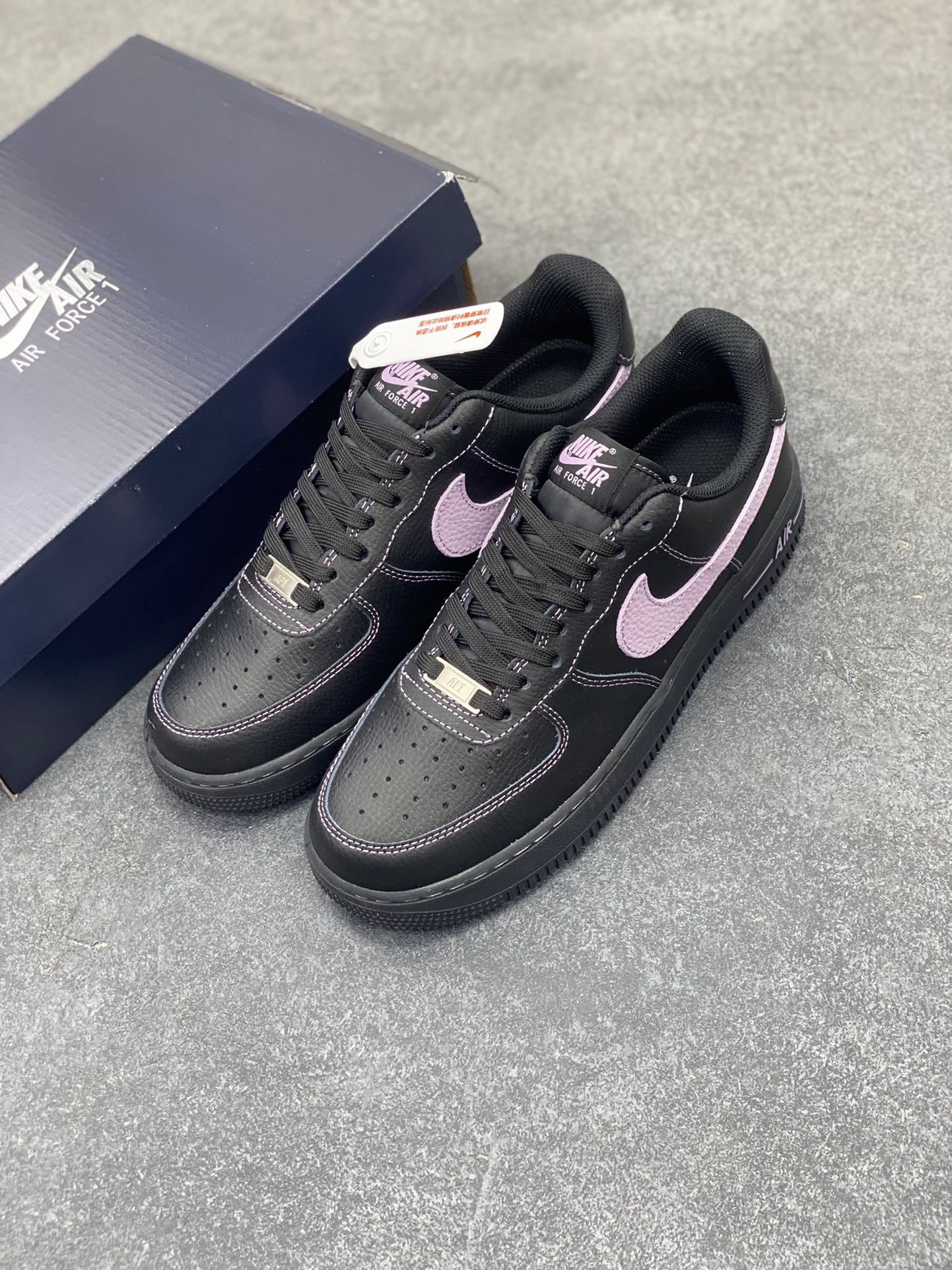 图片[8]-Nike Air Force 1 Low 黑紫 原楦头原纸板 打造纯正空军版型 专注外贸渠道 全掌内置蜂窝气垫 原盒配件 原厂中底钢印、拉帮完美 货号：HQ2037-001 尺码：36 36.5 37.5 38 38.5 39 40 40.5 41 42 42.5 43 44 44.5 45-选品中心