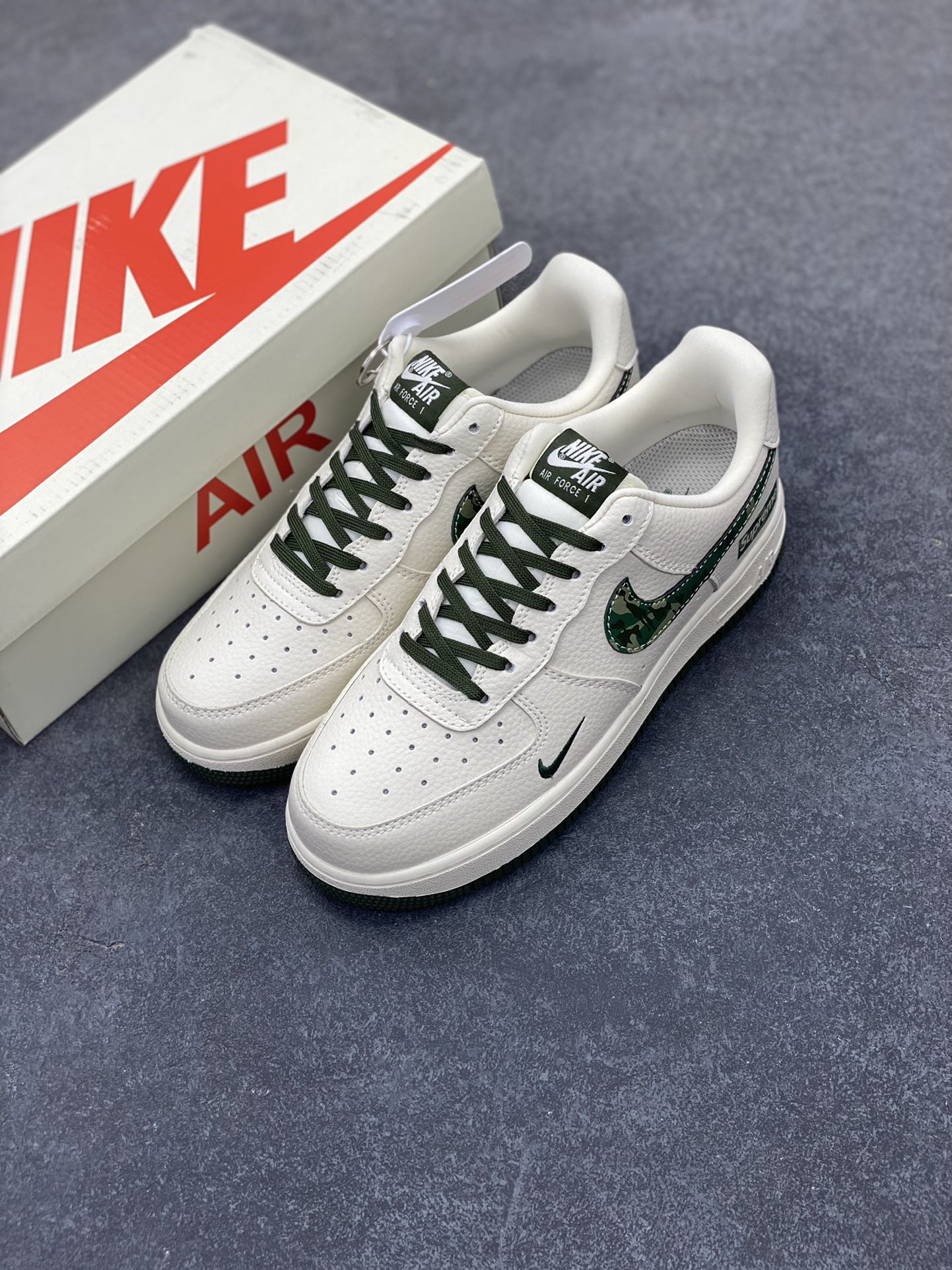 图片[8]-NIke Air Force 1 \’07 Low “Supreme联名——绿迷彩勾”空军一号 低帮 运动鞋 休闲鞋 折边针车 工艺难度大 原楦头原纸板 原装鞋盒 定制五金配件 内置全掌气垫 原厂鞋底 货号：KK1988-069 尺码：36 36.5 37.5 38 38.5 39 40 40.5 41 42 42.5 43 44 44.5 45-选品中心