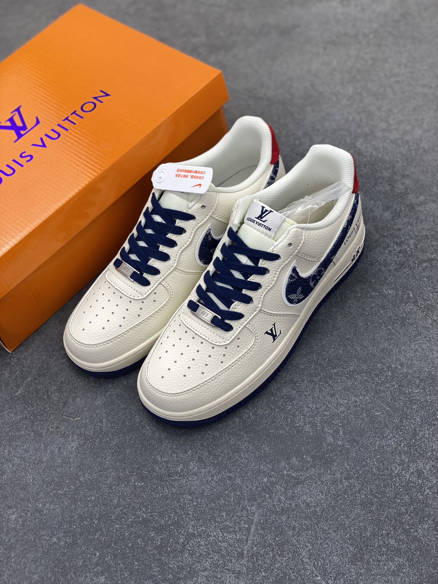 图片[8]-NIke Air Force 1 \’07 Low “LV联名——蓝牛仔勾”空军一号 低帮 运动鞋 休闲鞋 折边针车 工艺难度大 原楦头原纸板 原装鞋盒 定制五金配件 内置全掌气垫 原厂鞋底 货号：XX3168-128 尺码：36 36.5 37.5 38 38.5 39 40 40.5 41 42 42.5 43 44 44.5 45-选品中心