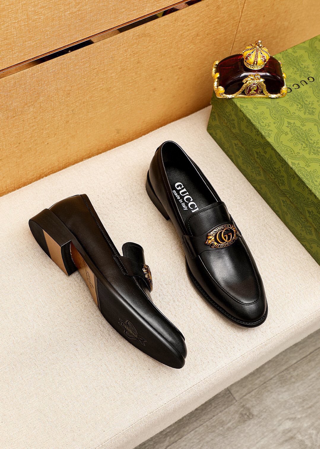 Gucci Men's Black Leather Loafers with Gold-Tone Interlocking G Hardware 4 i1744862866 2756 2