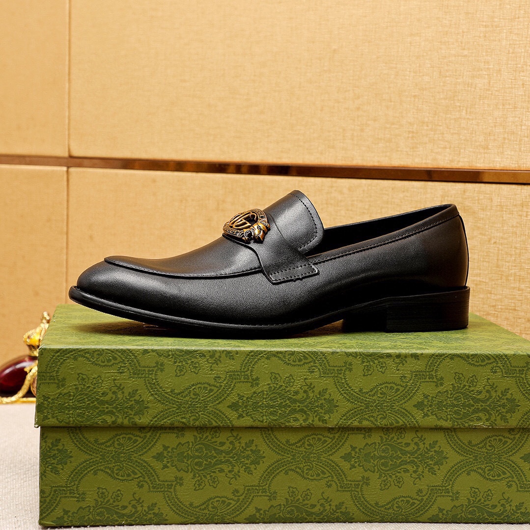 Gucci Men's Black Leather Loafers with Gold-Tone Interlocking G Hardware 5 i1744862866 326 3
