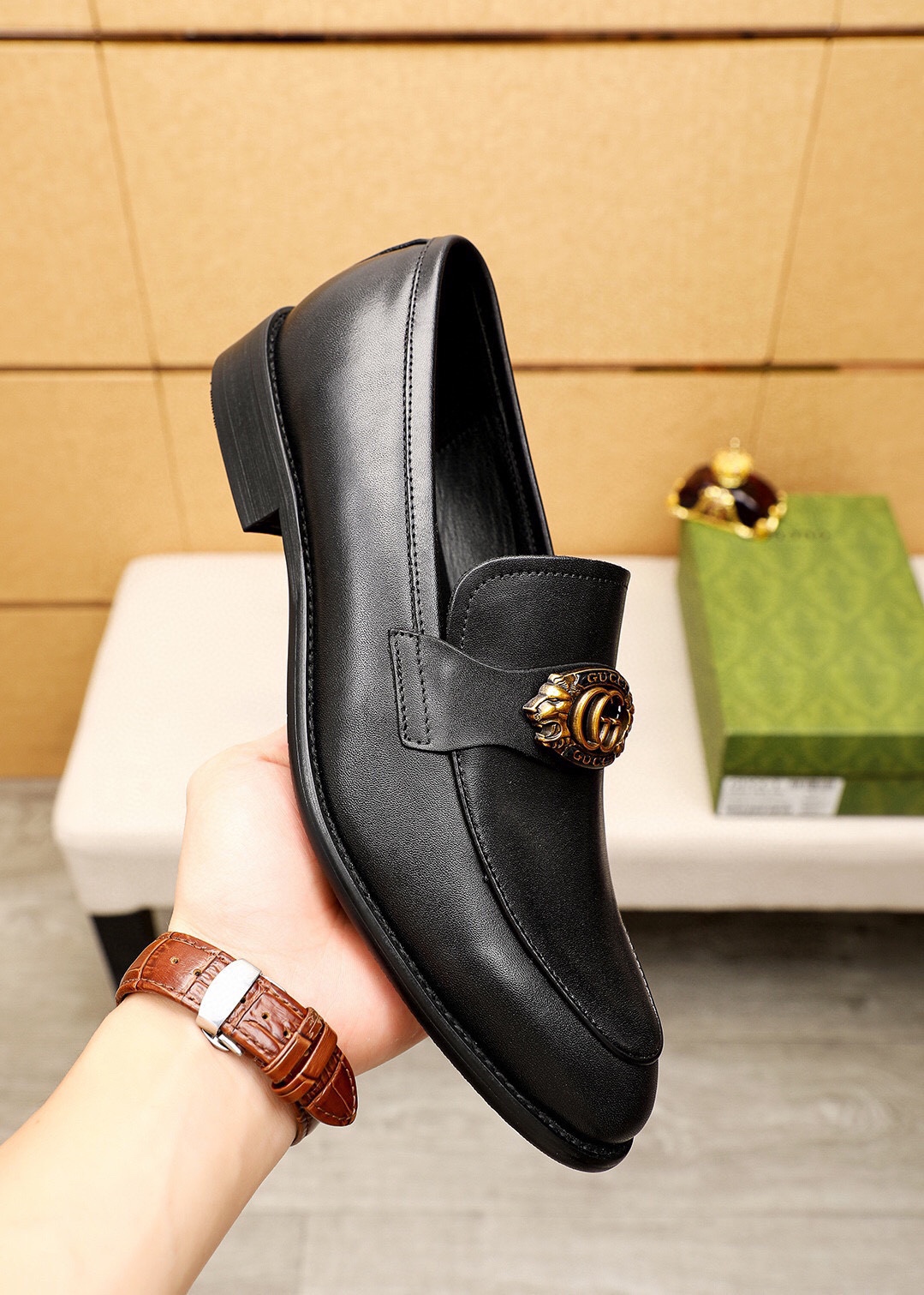Gucci Men's Black Leather Loafers with Gold-Tone Interlocking G Hardware 7 i1744862866 3534 5