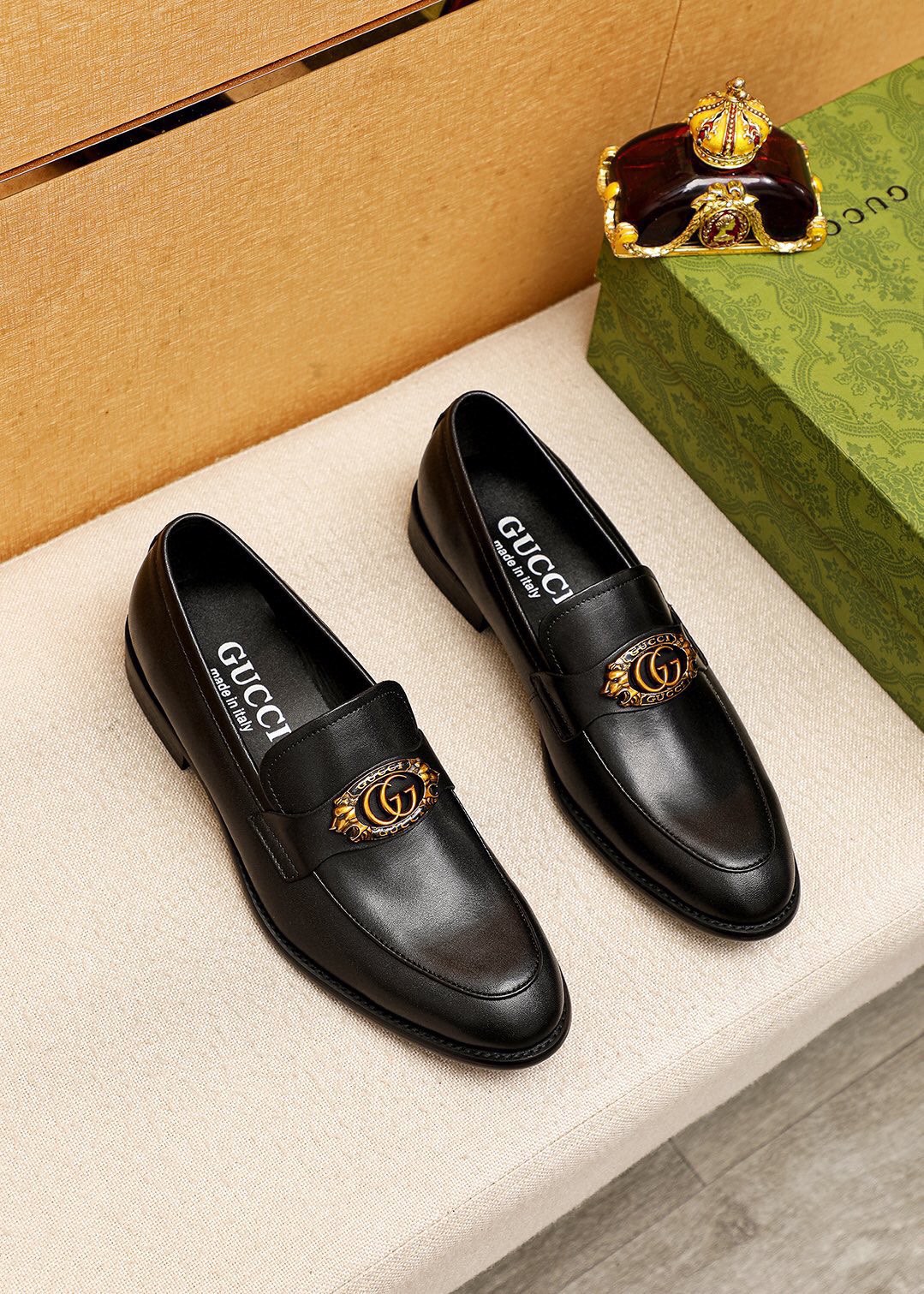 Gucci Men's Black Leather Loafers with Gold-Tone Interlocking G Hardware 1 Gucci Men's Black Leather Loafers with Gold-Tone Interlocking G Hardware