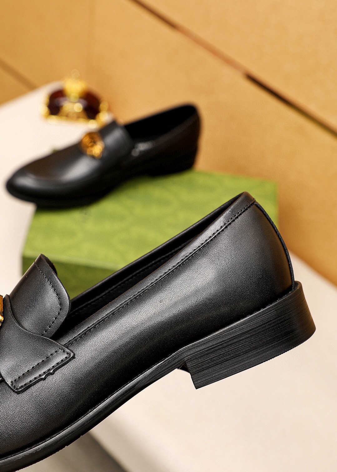 Gucci Men's Black Leather Loafers with Gold-Tone Interlocking G Hardware 9 i1744862866 6972 7