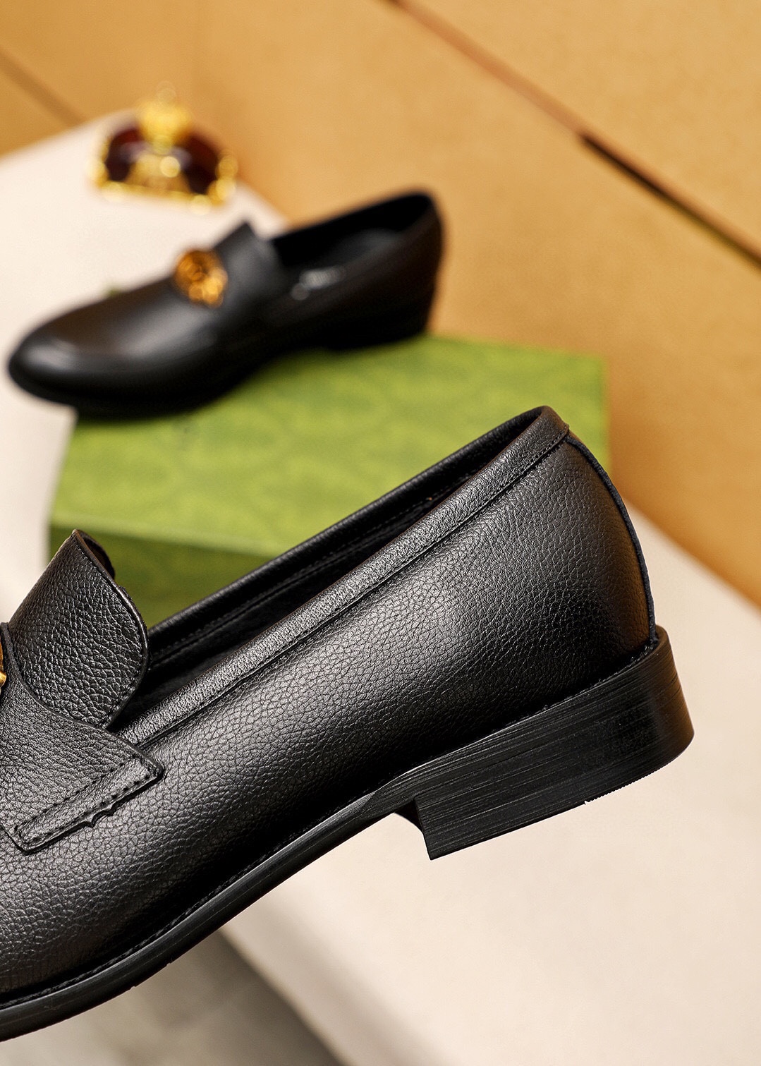 Gucci Leather Loafers with Golden Logo - Luxurious and Comfortable 8 i1744862916 1923 6