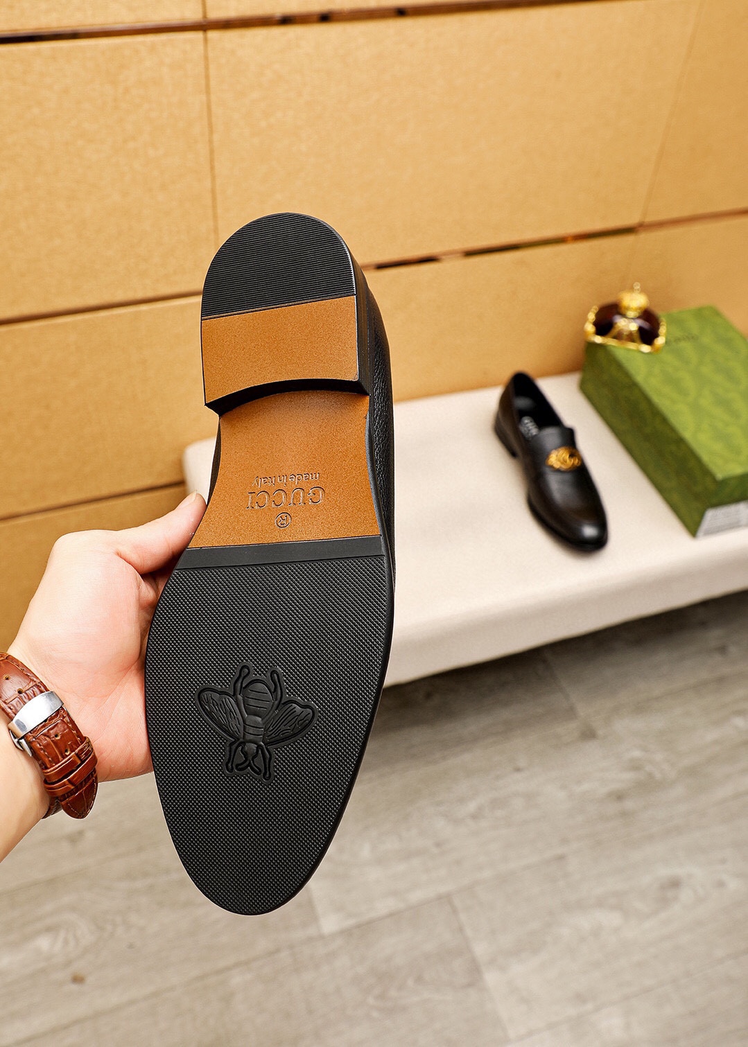 Gucci Leather Loafers with Golden Logo - Luxurious and Comfortable 10 i1744862916 4507 8