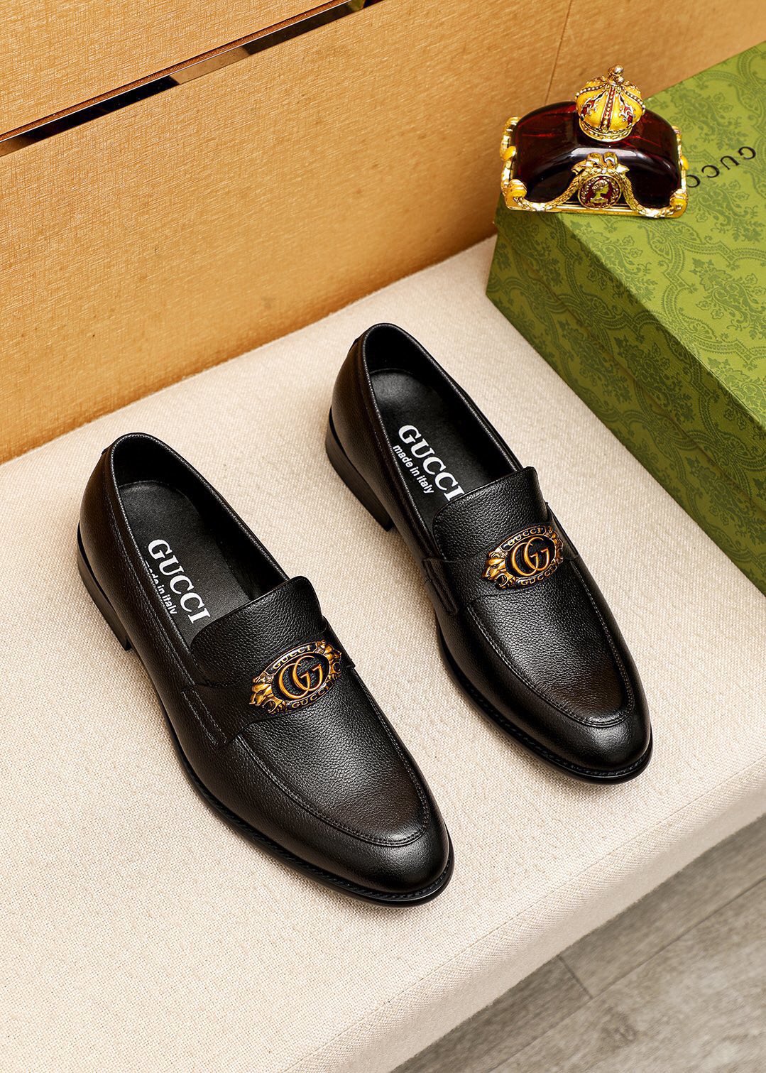 Gucci Leather Loafers with Golden Logo - Luxurious and Comfortable 2 i1744862916 5440 0