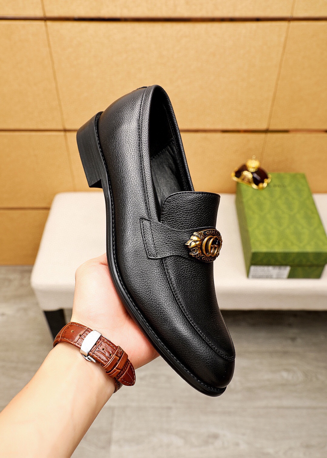 Gucci Leather Loafers with Golden Logo - Luxurious and Comfortable 6 i1744862916 7279 4