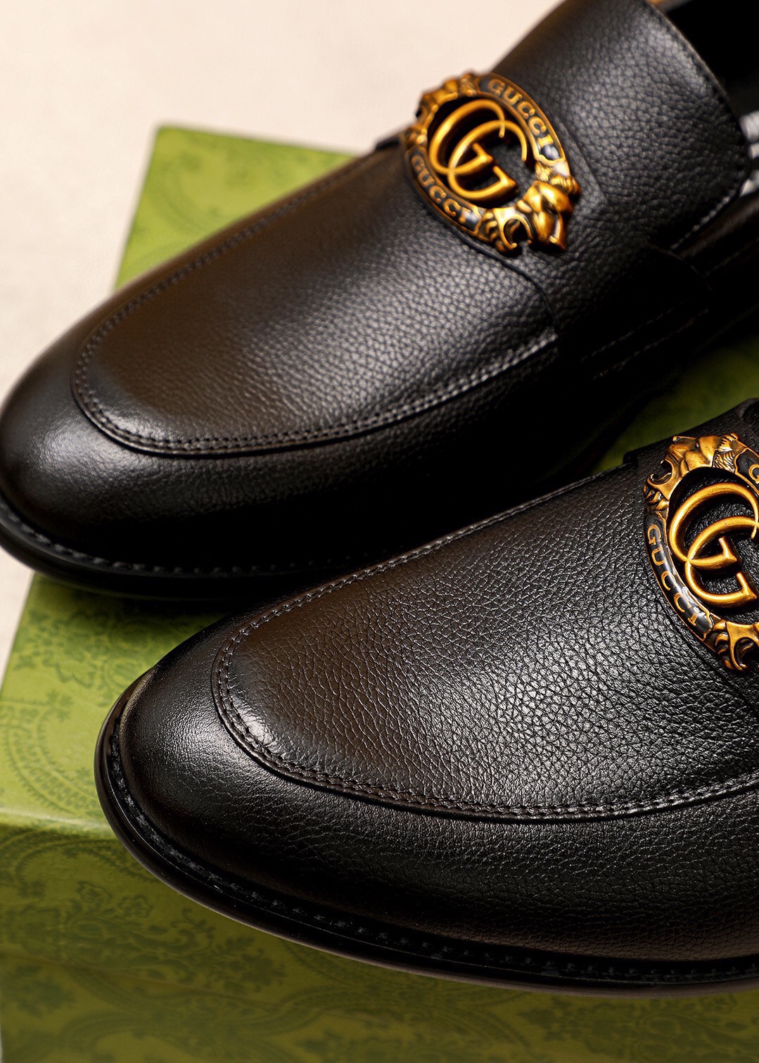 Gucci Leather Loafers with Golden Logo - Luxurious and Comfortable 7 i1744862916 7773 5