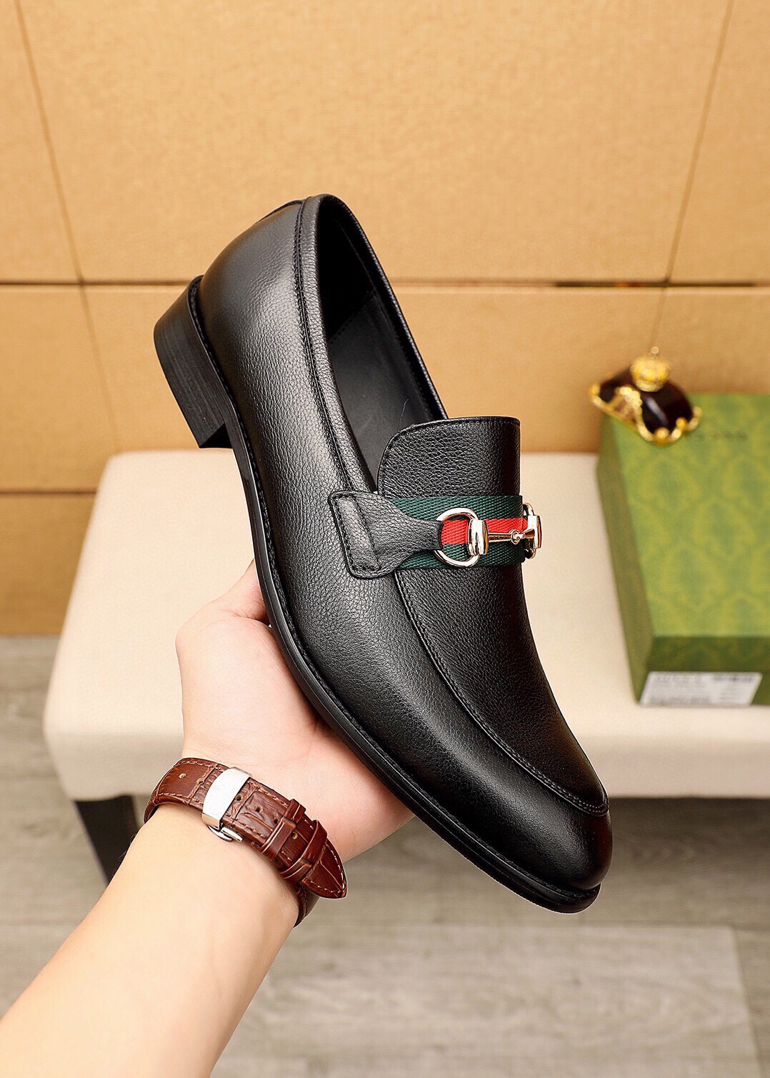 Gucci Leather Loafers with Horsebit Detail - Luxurious and Stylish 6 i1744862992 1460 4