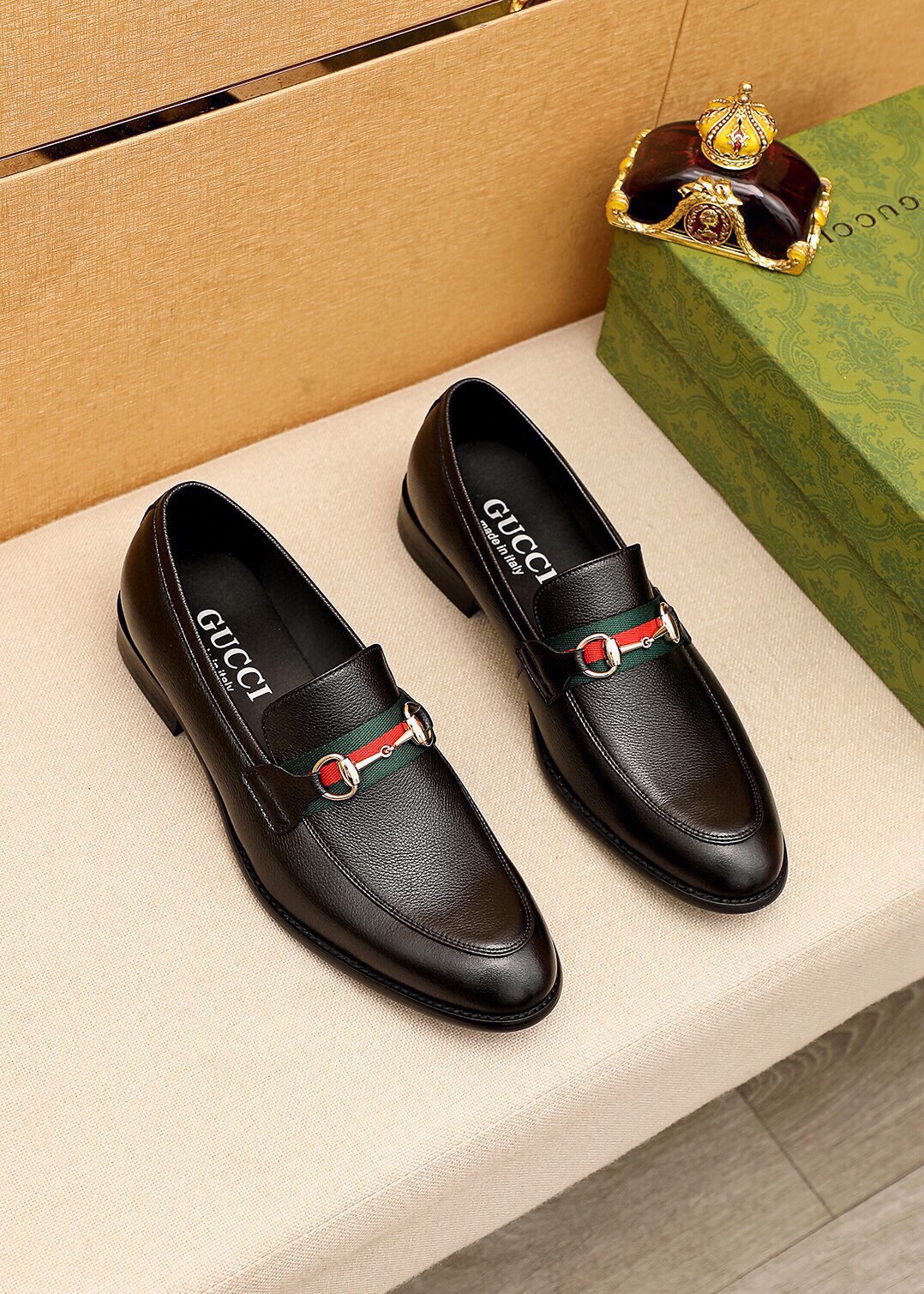 Gucci Leather Loafers with Horsebit Detail - Luxurious and Stylish 2 i1744862992 7763 0