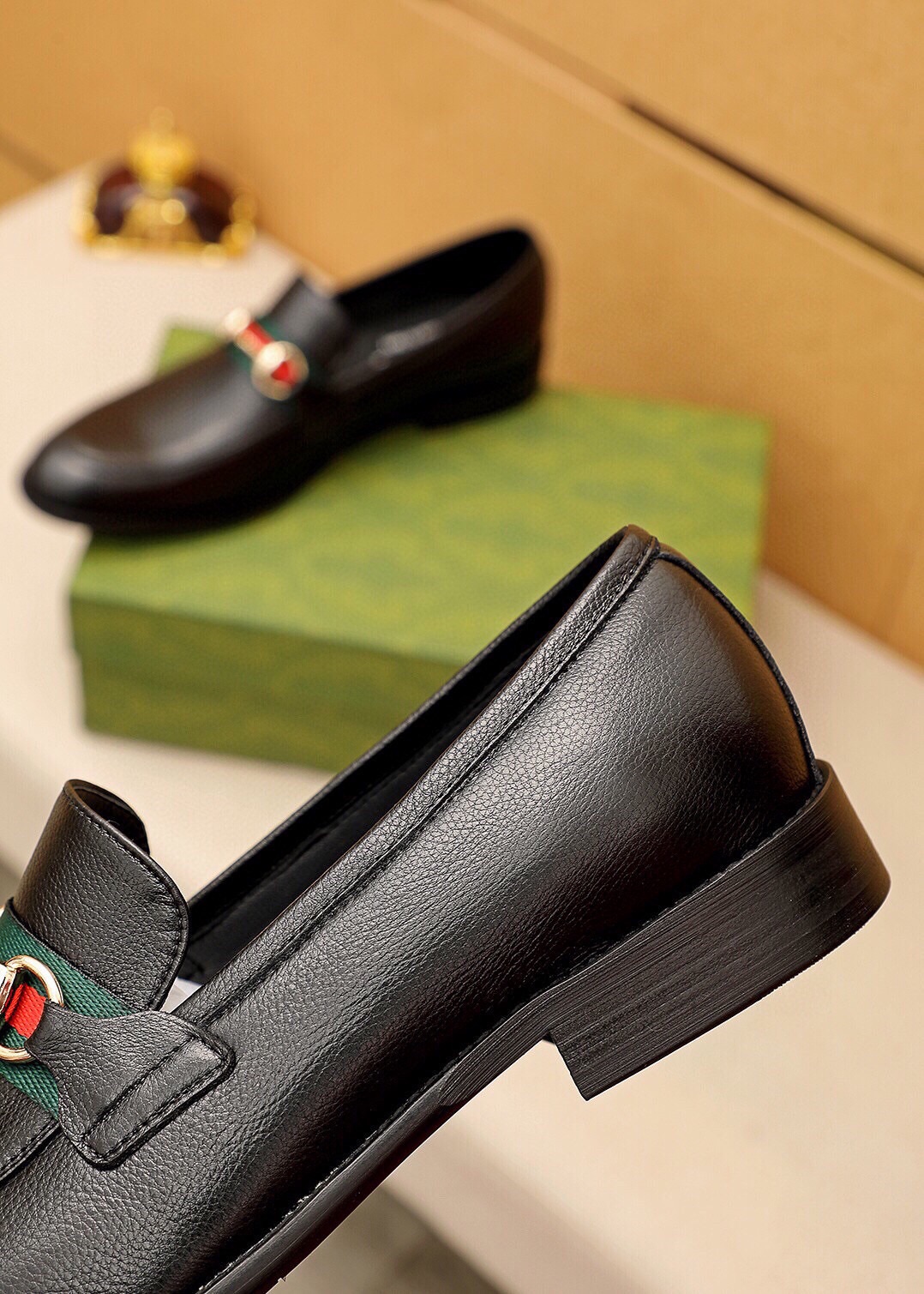 Gucci Leather Loafers with Horsebit Detail - Luxurious and Stylish 8 i1744862992 8538 6