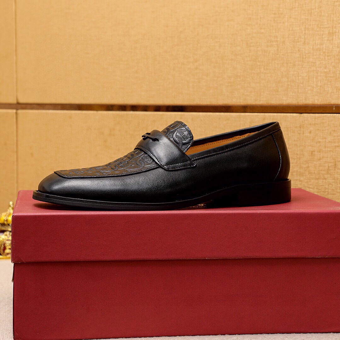 Salvatore Ferragamo Men's Leather Loafers with Embossed Gancini Pattern 6 i1744863072 9706 4