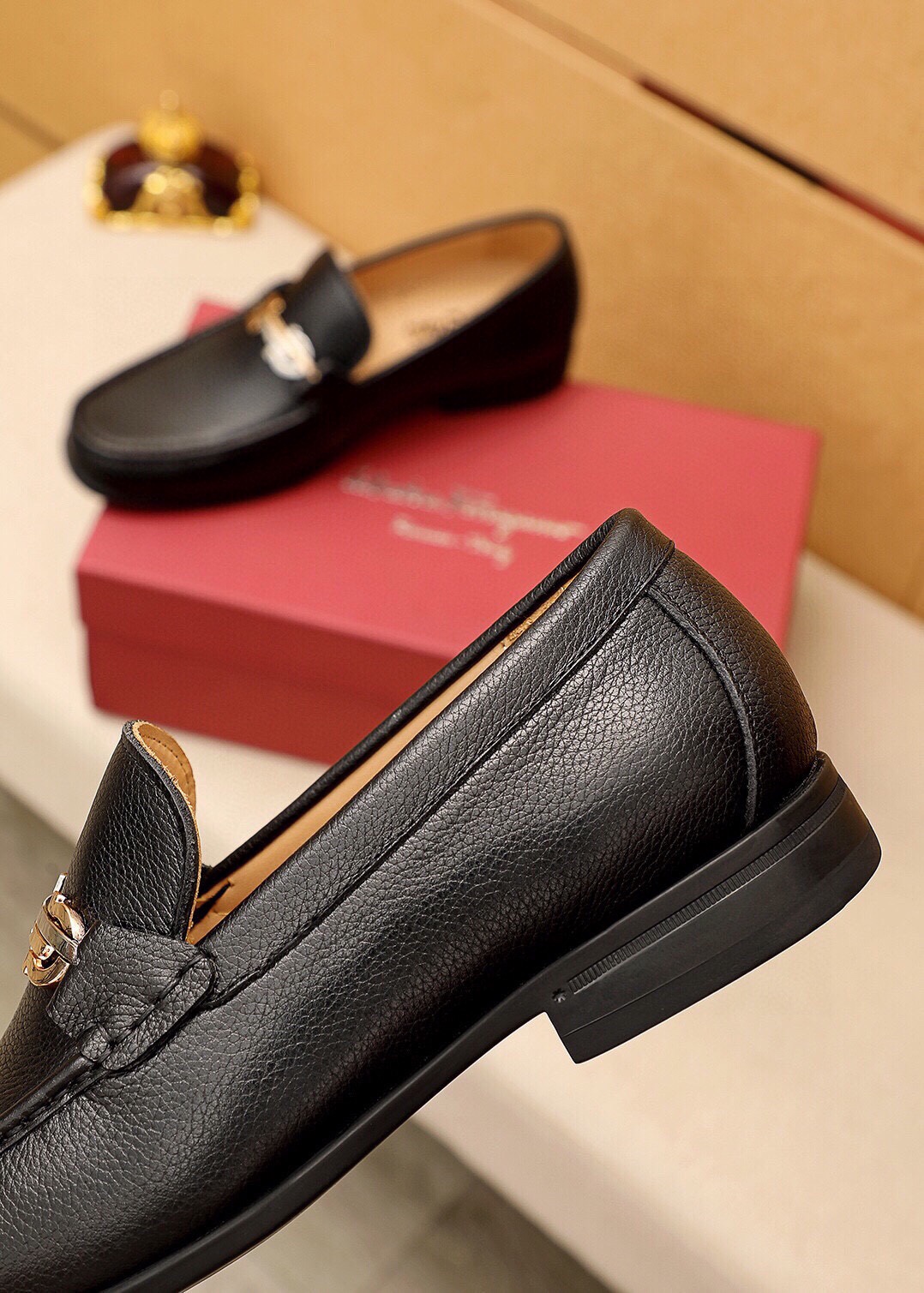 Ferragamo Men's Leather Loafers with Metal Buckle - Classic Style & Comfort 8 i1744863213 1787 6