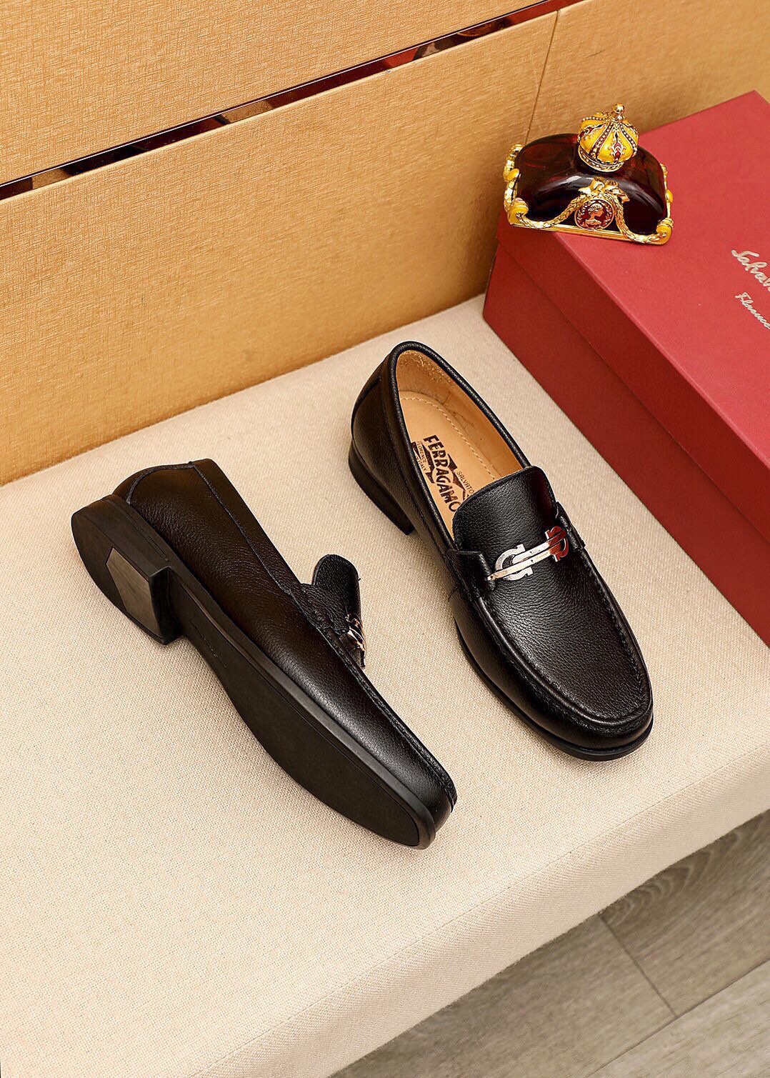 Ferragamo Men's Leather Loafers with Metal Buckle - Classic Style & Comfort 4 i1744863213 2446 2
