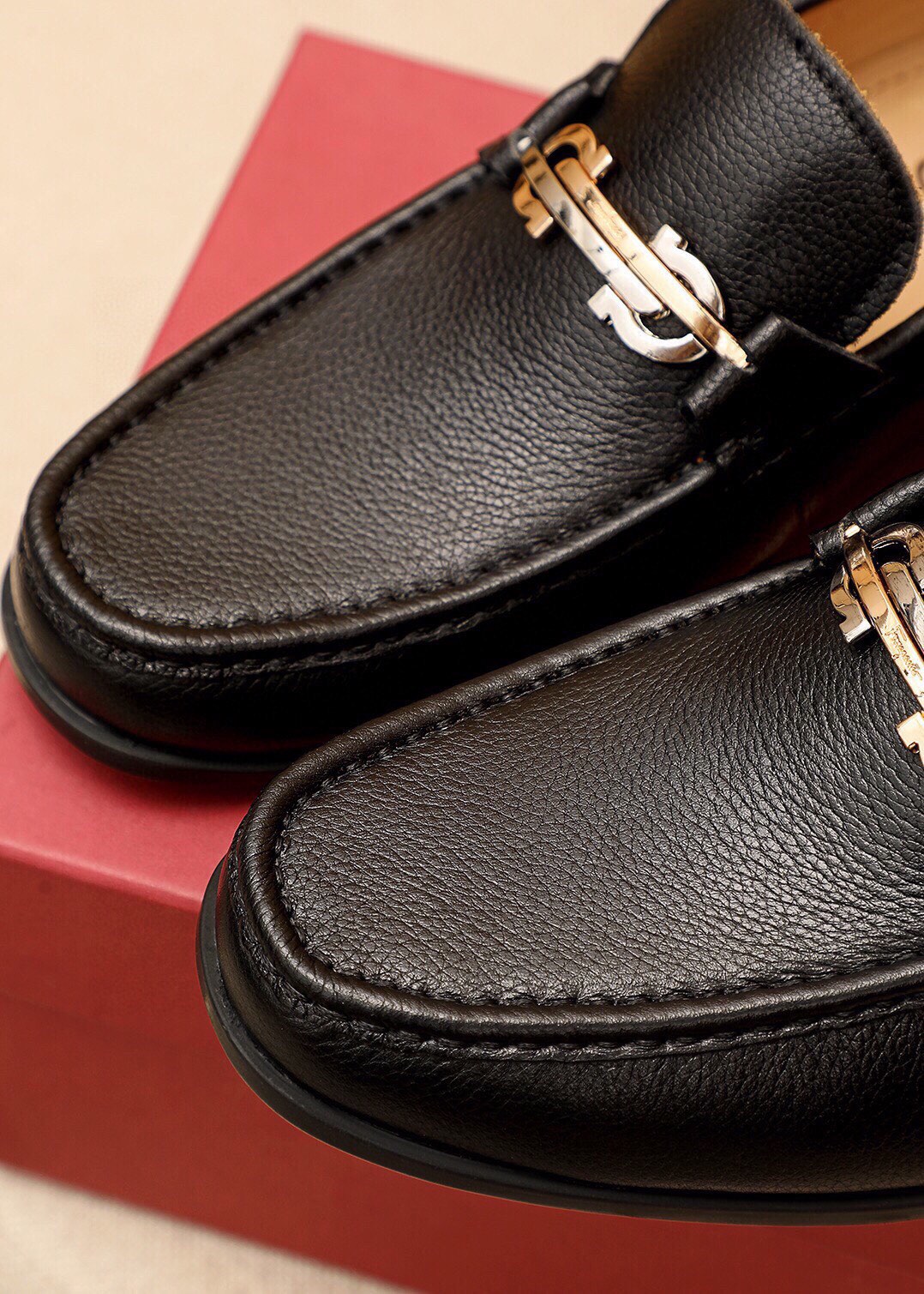 Ferragamo Men's Leather Loafers with Metal Buckle - Classic Style & Comfort 9 i1744863213 3315 7