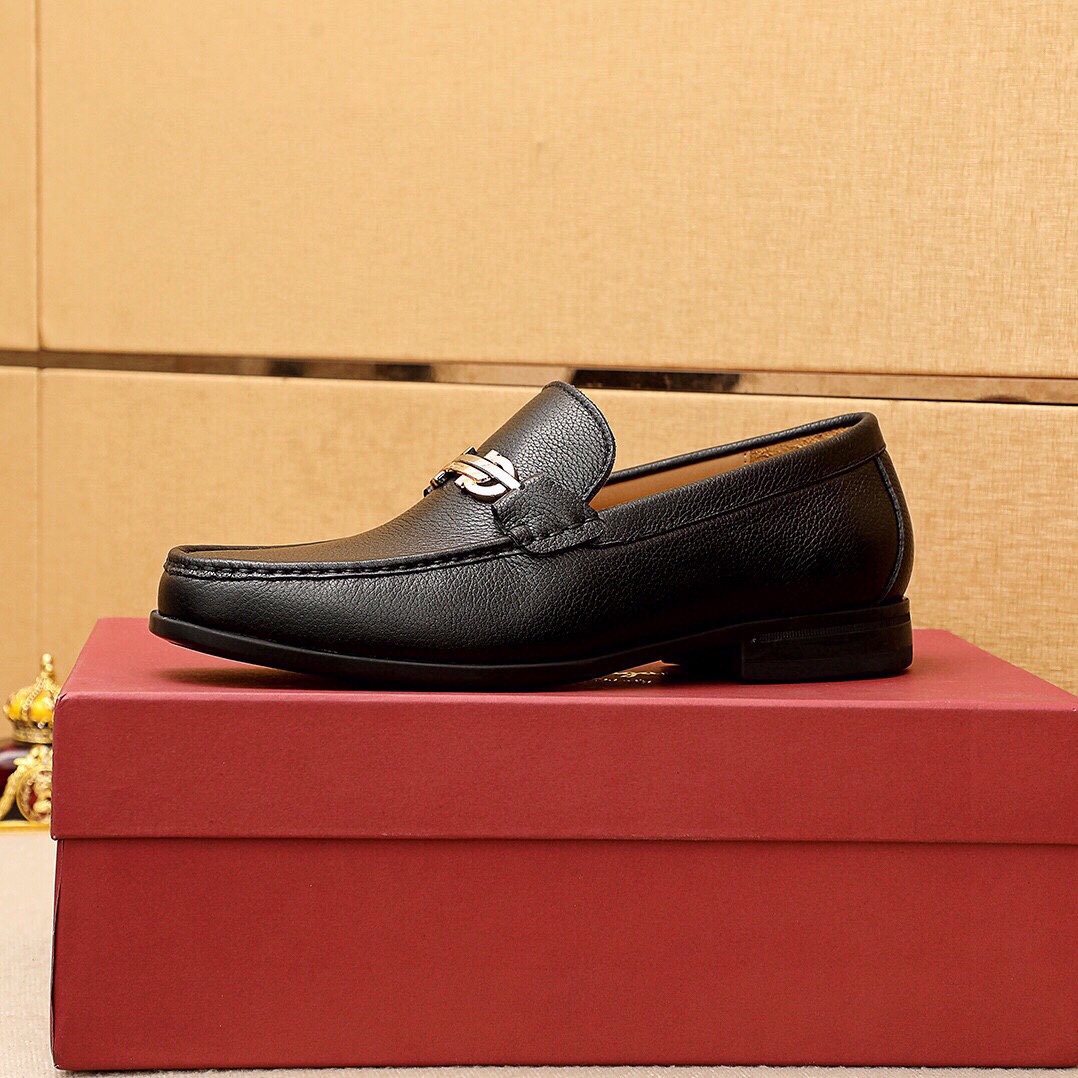 Ferragamo Men's Leather Loafers with Metal Buckle - Classic Style & Comfort 5 i1744863213 4946 3