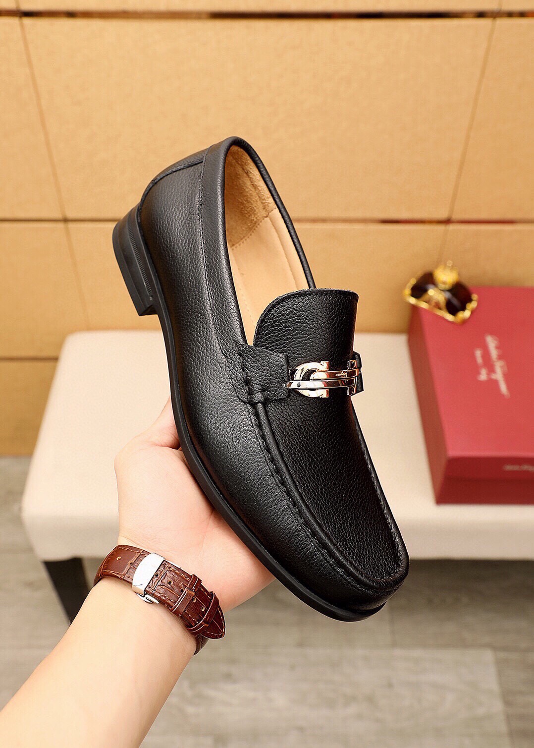 Ferragamo Men's Leather Loafers with Metal Buckle - Classic Style & Comfort 6 i1744863213 9495 4