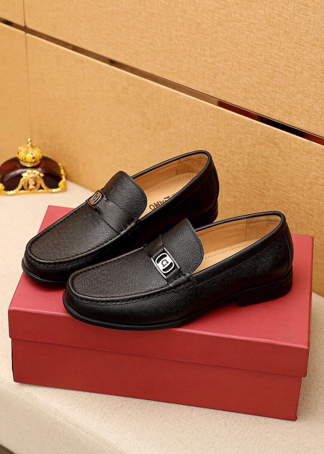 Salvatore Ferragamo Men's Leather Loafers with Metal Buckle Detail 3 i1744863257 2228 1