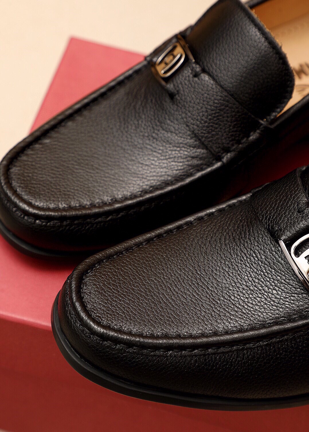 Ferragamo Leather Loafers with Classic Hardware Buckle | Men's Casual Shoes 9 i1744863397 3813 7