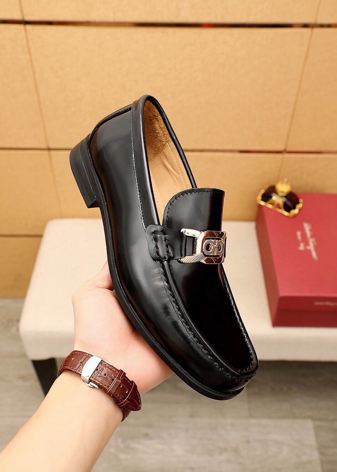 Stylish Men's Black Leather Loafers with Iconic Buckle - Ferragamo Style 7 i1744863434 4687 5