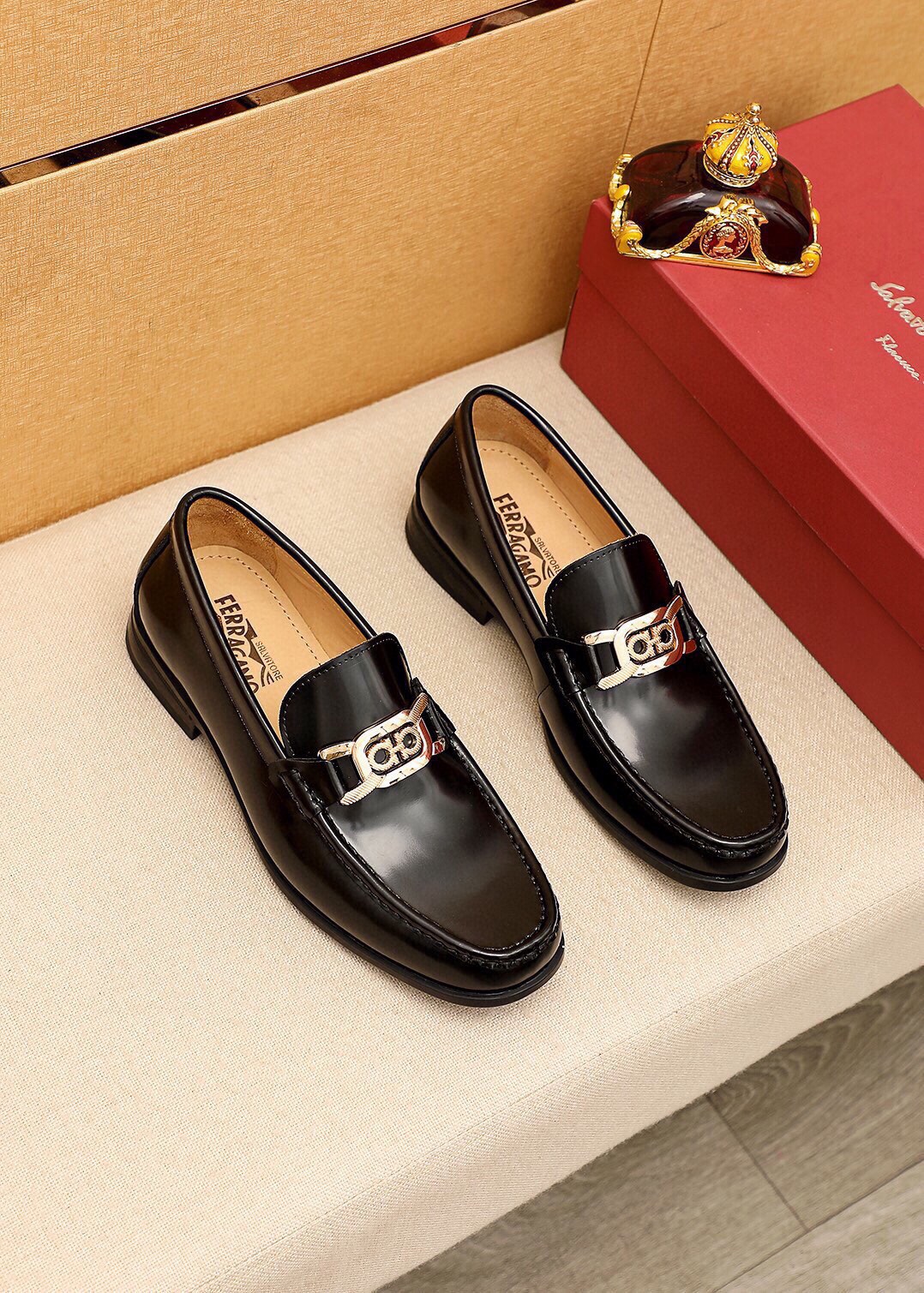 Stylish Men's Black Leather Loafers with Iconic Buckle - Ferragamo Style 2 i1744863434 7181 0