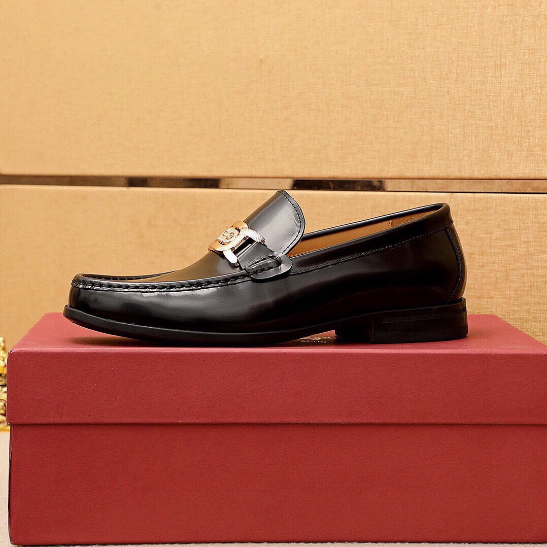 Stylish Men's Black Leather Loafers with Iconic Buckle - Ferragamo Style 5 i1744863434 8386 3