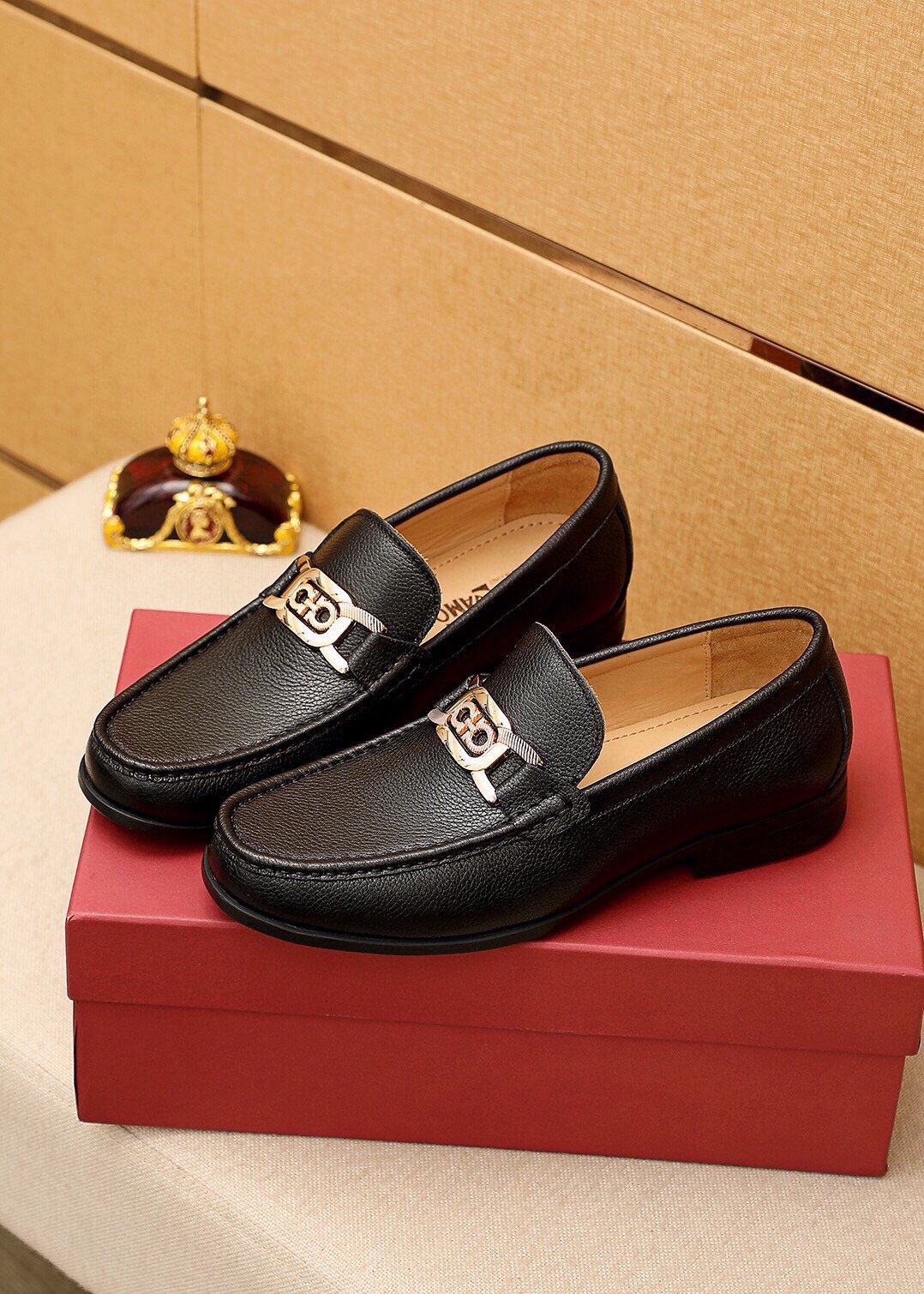 Salvatore Ferragamo Men's Leather Loafers with Iconic Buckle 3 i1744863466 2013 1