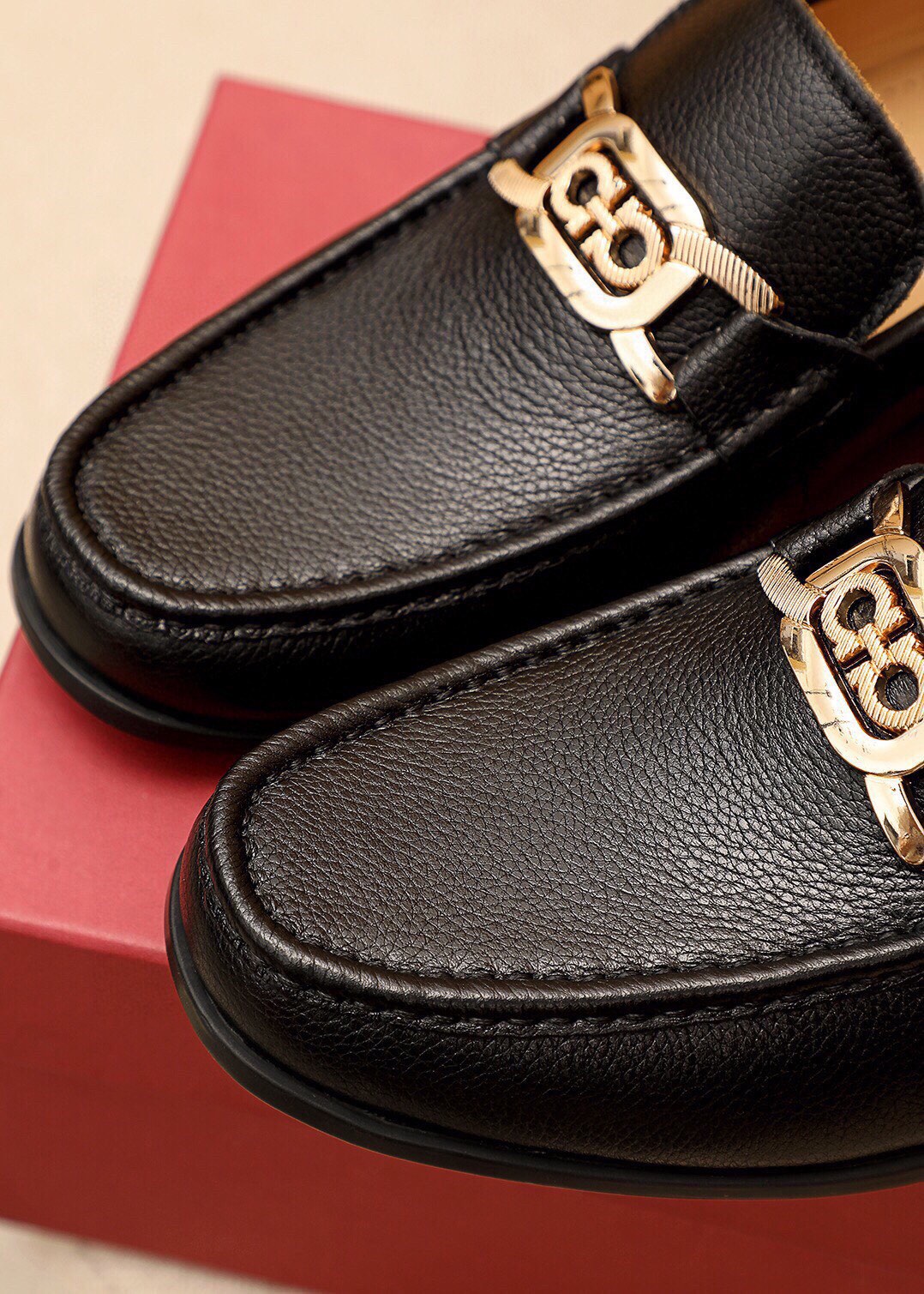 Salvatore Ferragamo Men's Leather Loafers with Iconic Buckle 8 i1744863466 2903 6