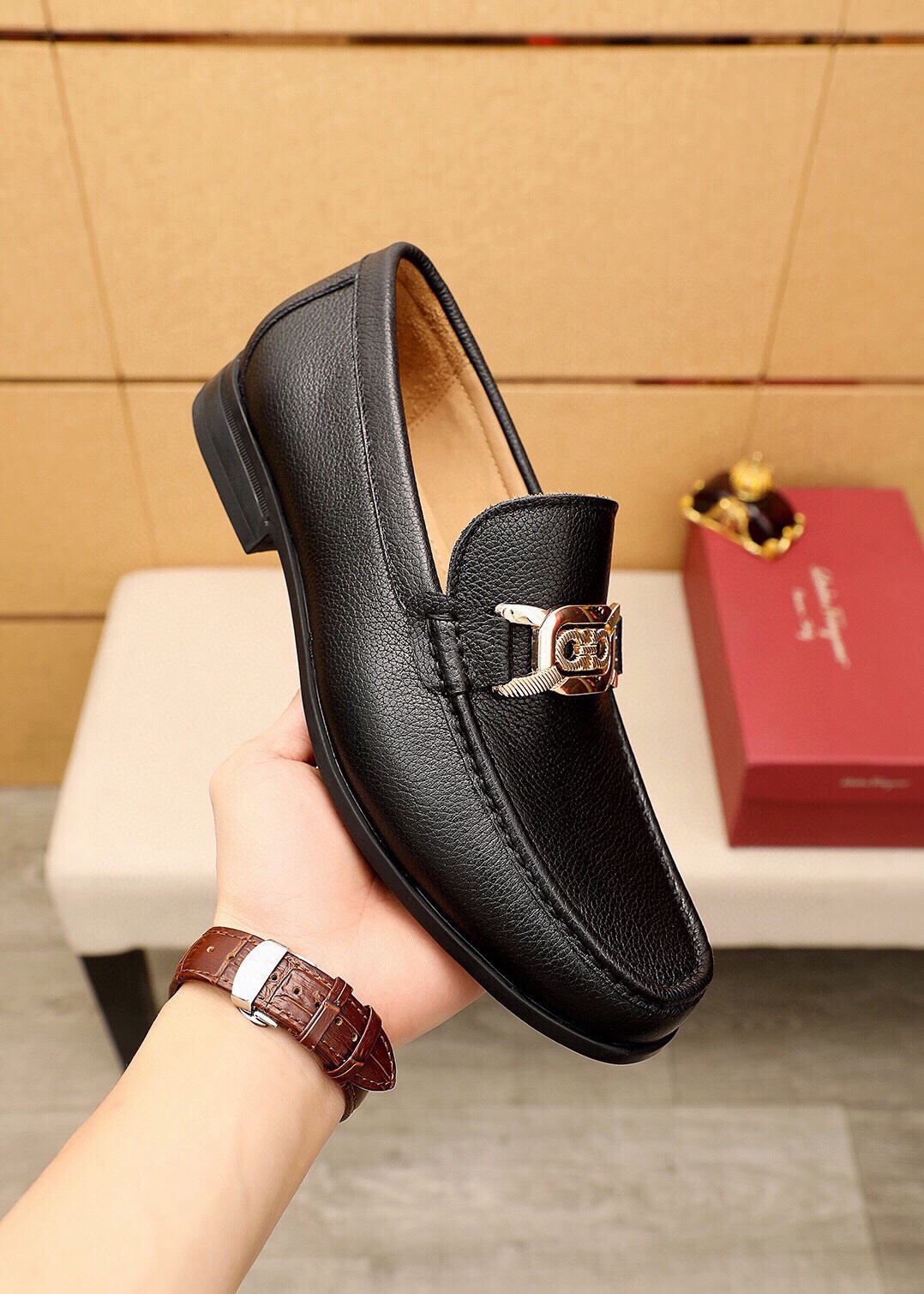 Salvatore Ferragamo Men's Leather Loafers with Iconic Buckle 6 i1744863466 9942 4