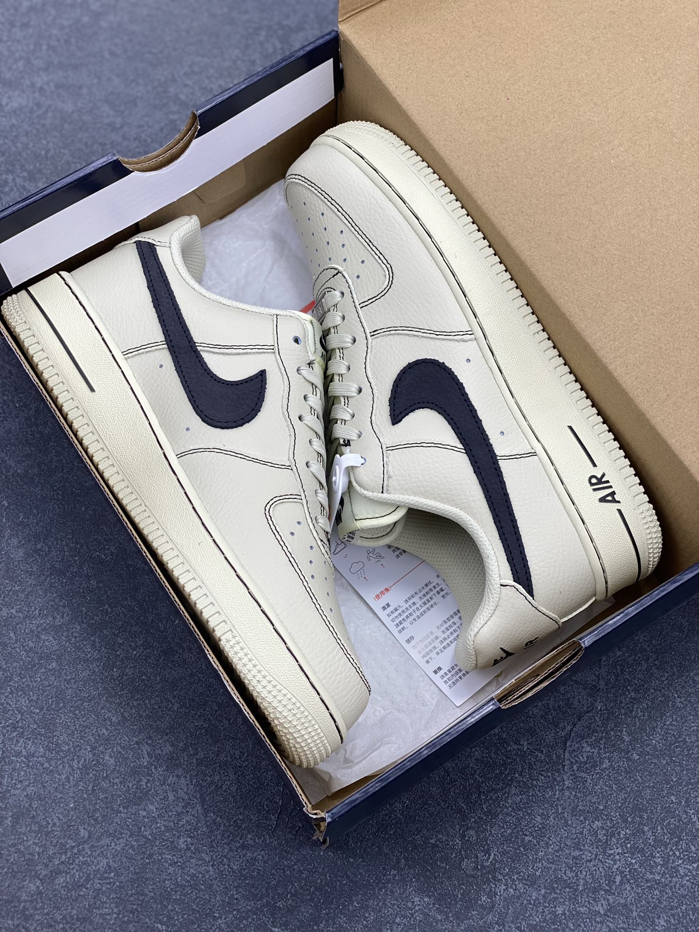 图片[9]-Nike Air Force 1 Low 白黑 原楦头原纸板 打造纯正空军版型 专注外贸渠道 全掌内置蜂窝气垫 原盒配件 原厂中底钢印、拉帮完美 货号：HQ2037-200 尺码：36 36.5 37.5 38 38.5 39 40 40.5 41 42 42.5 43 44 44.5 45 46-选品中心