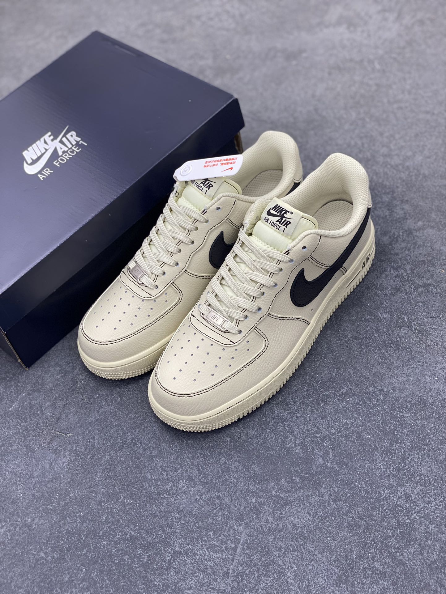 图片[8]-Nike Air Force 1 Low 白黑 原楦头原纸板 打造纯正空军版型 专注外贸渠道 全掌内置蜂窝气垫 原盒配件 原厂中底钢印、拉帮完美 货号：HQ2037-200 尺码：36 36.5 37.5 38 38.5 39 40 40.5 41 42 42.5 43 44 44.5 45 46-选品中心