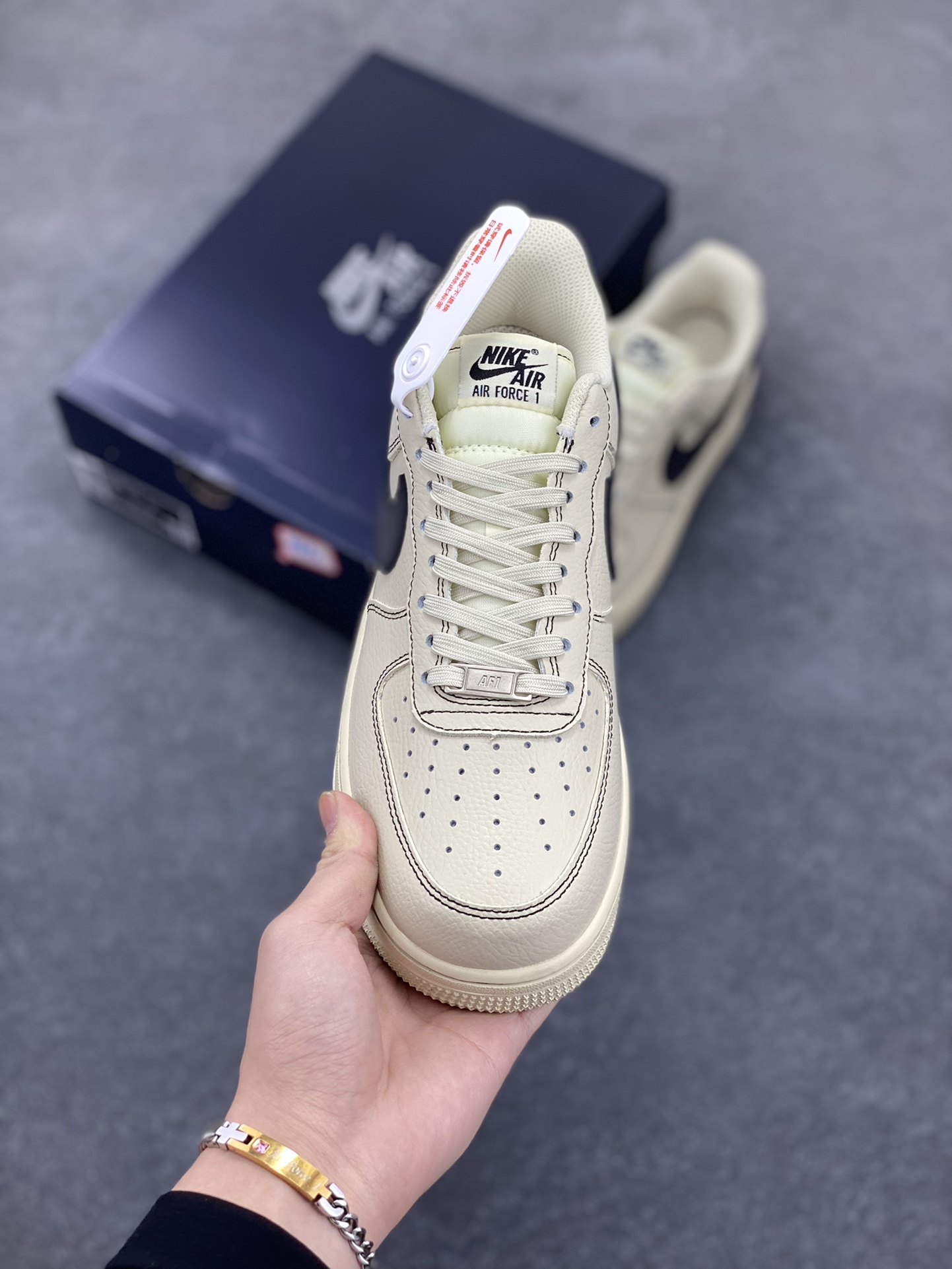 图片[2]-Nike Air Force 1 Low 白黑 原楦头原纸板 打造纯正空军版型 专注外贸渠道 全掌内置蜂窝气垫 原盒配件 原厂中底钢印、拉帮完美 货号：HQ2037-200 尺码：36 36.5 37.5 38 38.5 39 40 40.5 41 42 42.5 43 44 44.5 45 46-选品中心