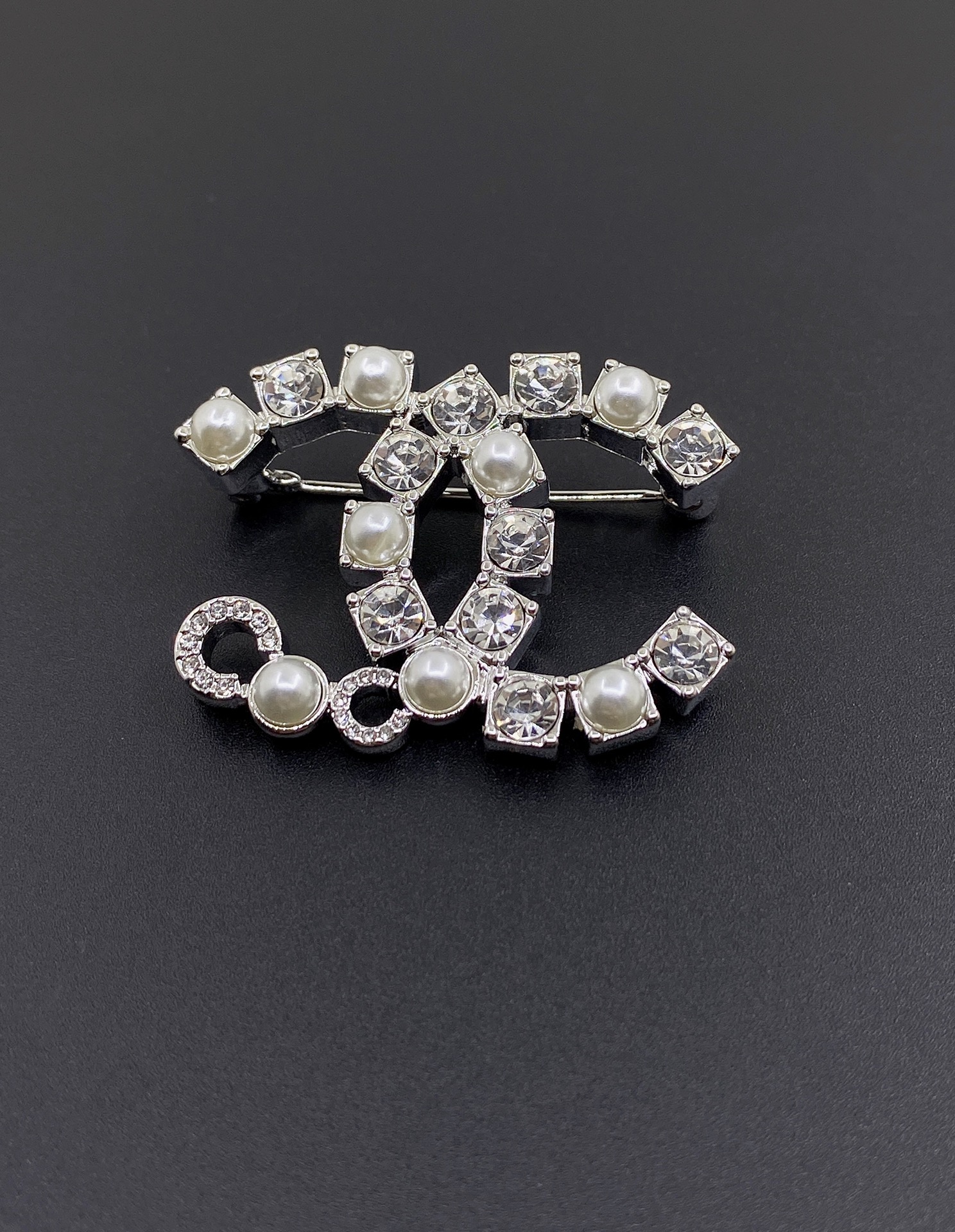 NO:111615,ch*nel latest platinum pearl diamond brooch】consistent ZP brass material, jewelry boutique, brooch, breastpin19860909ch*nel 最新款白金珍珠钻胸针】一致ZP黄铜材质,饰品精品,brooch，breastpin,Jewelry