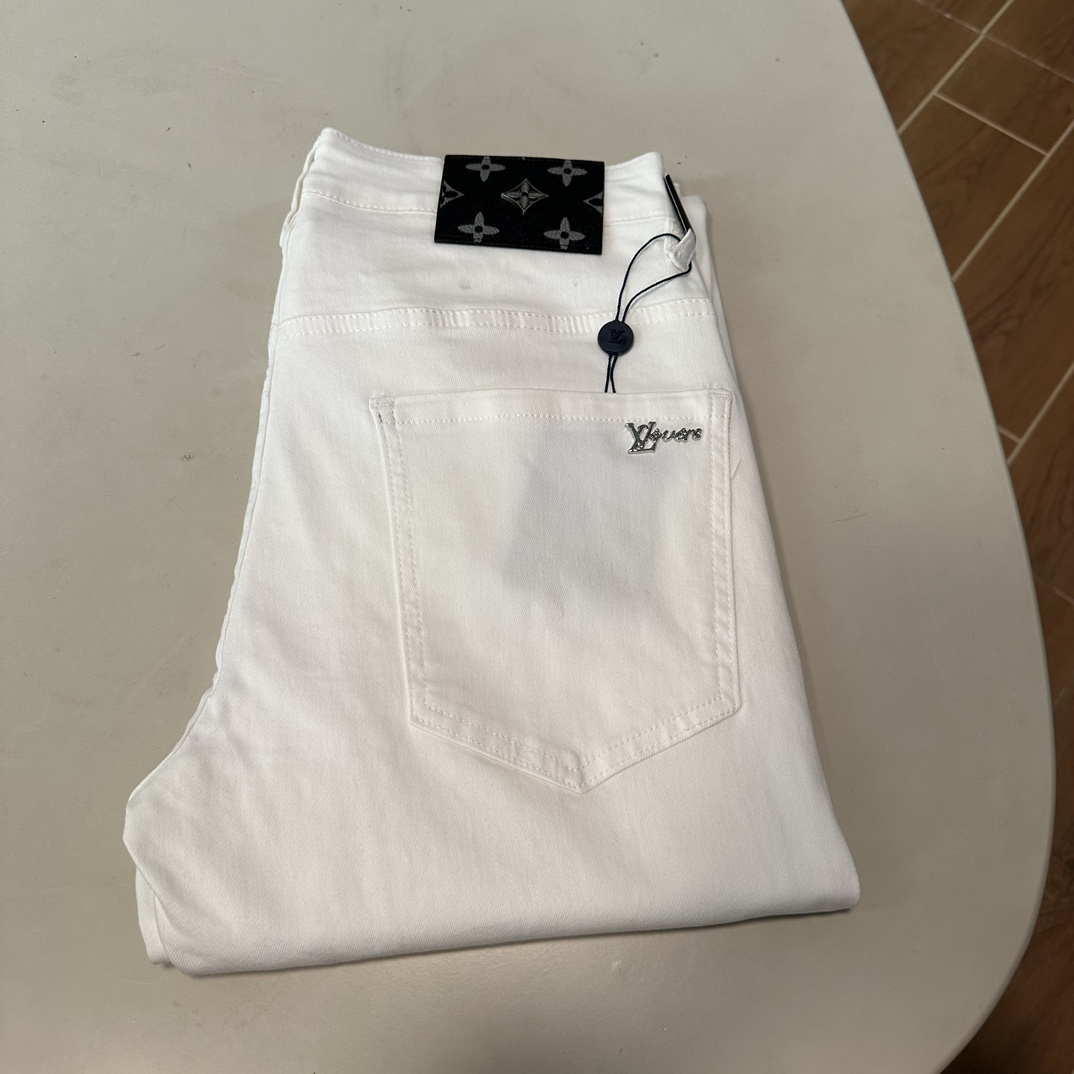 NO:145643,LV Louis Vuitton exclusively offers new jeans, high-end version!  Customized fabrics for counters are breathable and comfortable, with impeccable details, and the brand element design concept reflects high quality. The feel is delicate and soft!  It is casually cut, with a great upper body style!  29-38, louis vuitton,louis vuitton,jeans,alexander wang19860909LV 路易威登独家专供新款 牛仔裤,高端版本！专柜定制面料 透气舒适度高,细节无可挑剔,品牌元素设计理念,体现高品质.手感细腻柔软！呈现休闲裁剪,上身版型超赞！ 码数29-38,,louis vuitton,louis vuitton,jeans,alexander wang,Men's clothing