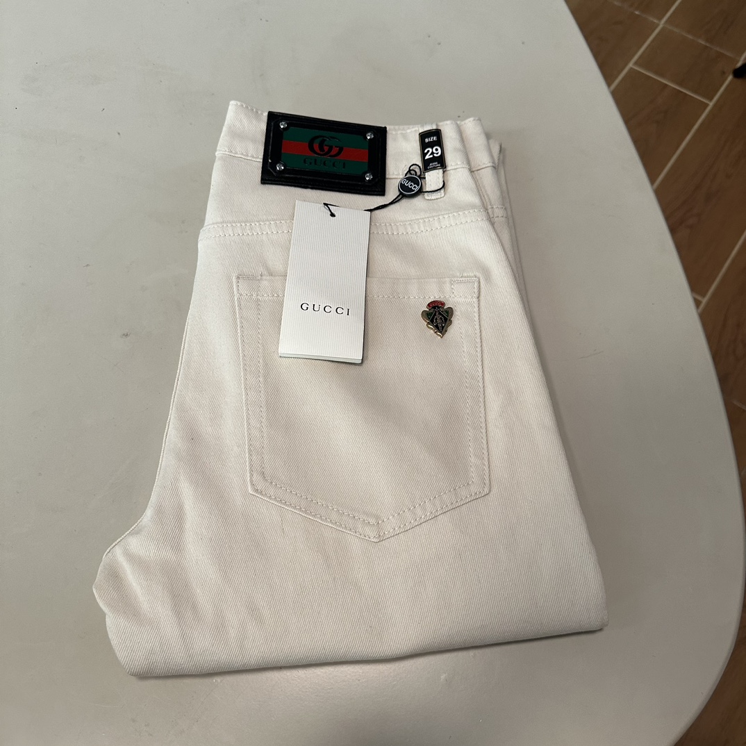 NO:145610,GU Gucci exclusively offers new jeans, high-end version!  Customized fabrics for counters are breathable and comfortable, with impeccable details, and the brand element design concept reflects high quality. The feel is delicate and soft!  It is casually cut, with a great upper body style!  Count 29-38, gucci, jeans, alexander wang19860909GU 古驰独家专供新款 牛仔裤,高端版本！专柜定制面料 透气舒适度高,细节无可挑剔,品牌元素设计理念,体现高品质.手感细腻柔软！呈现休闲裁剪,上身版型超赞！ 码数29-38,,gucci,jeans,alexander wang,Men's clothing