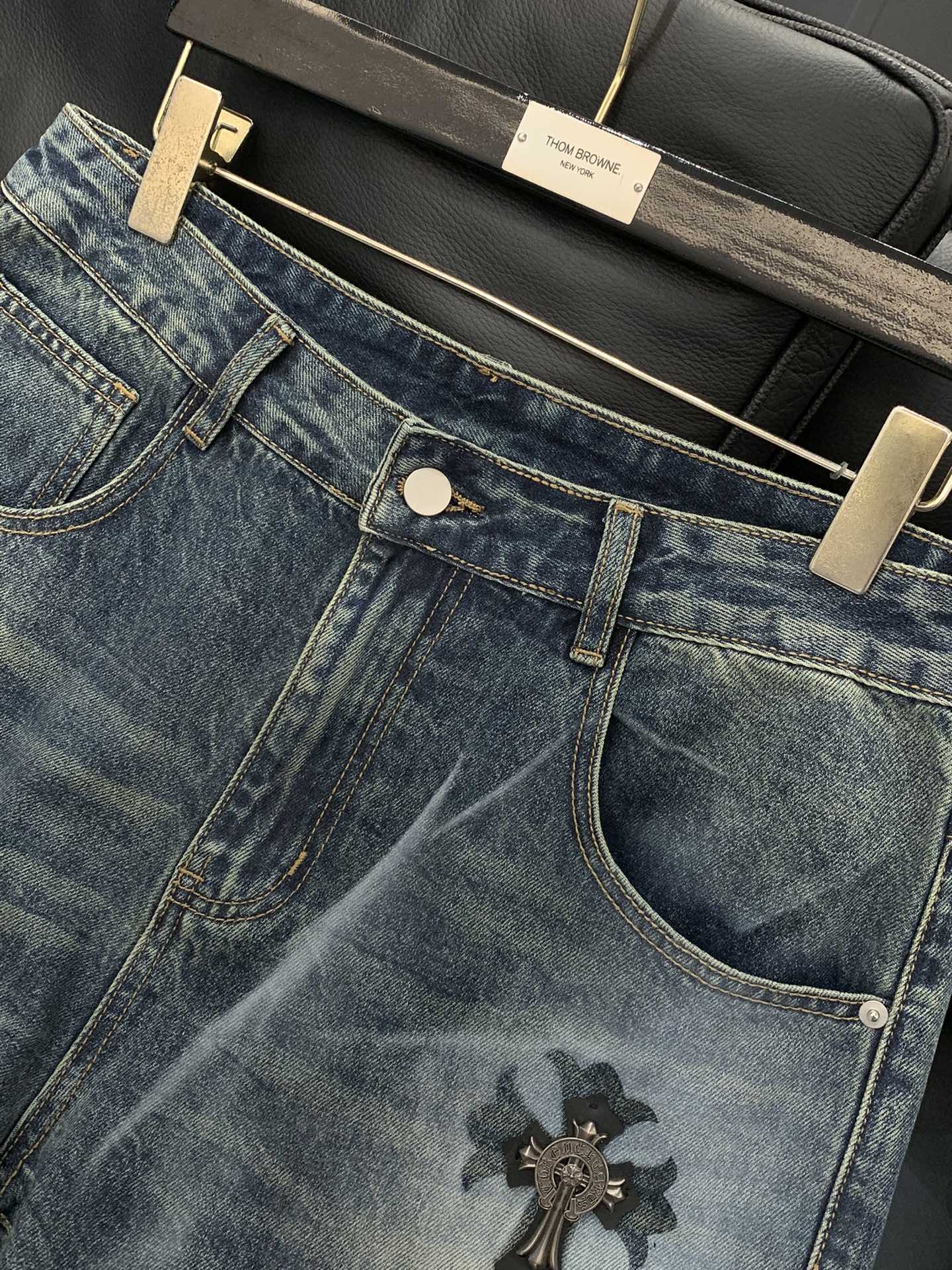，Chrome Hearts 克罗心，2025春季新品，专柜同步有售，原单狠货，时尚休闲水洗牛仔裤，采用