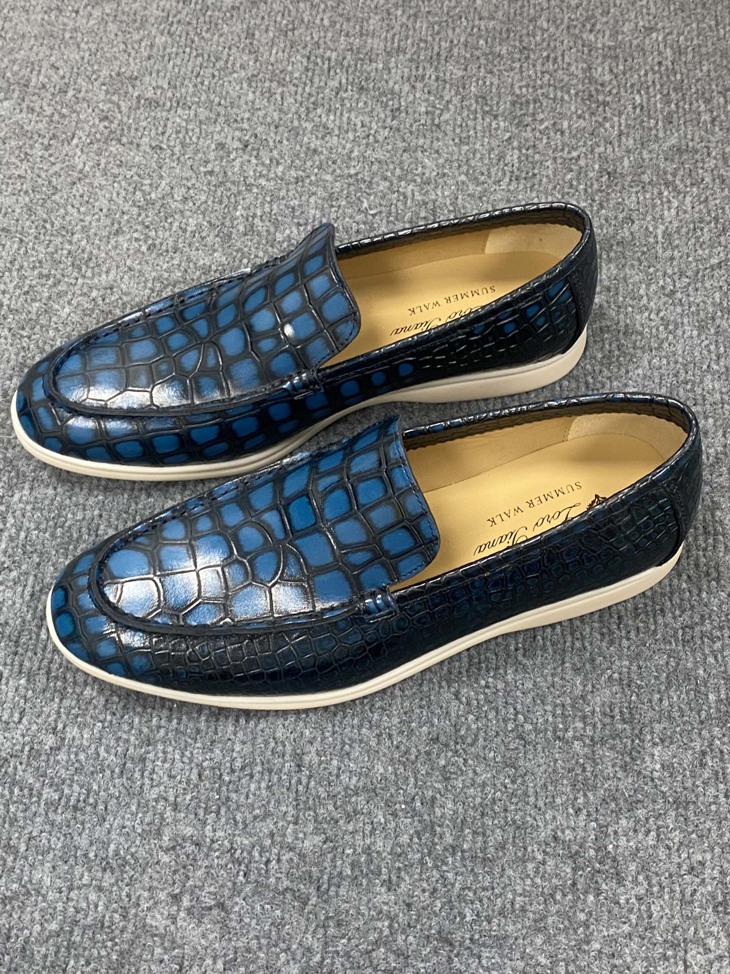 NO:279565,High version of 2025 spring and autumn versatile tassel buckle LP loafers with one foot, lazy flat shoes... Imported beef reverse velvet ten water dyed beef. Original rubber outsole. 39-44. (can be ordered 38.45.46), loro piano, loafers19860909高 版 2025春秋百搭流苏扣LP乐福鞋一脚蹬懒人平底单鞋..进口牛反绒十水染牛里.原版橡胶大底.39一44.（可订38.45.46),,loro piana,loafers,Men's shoes