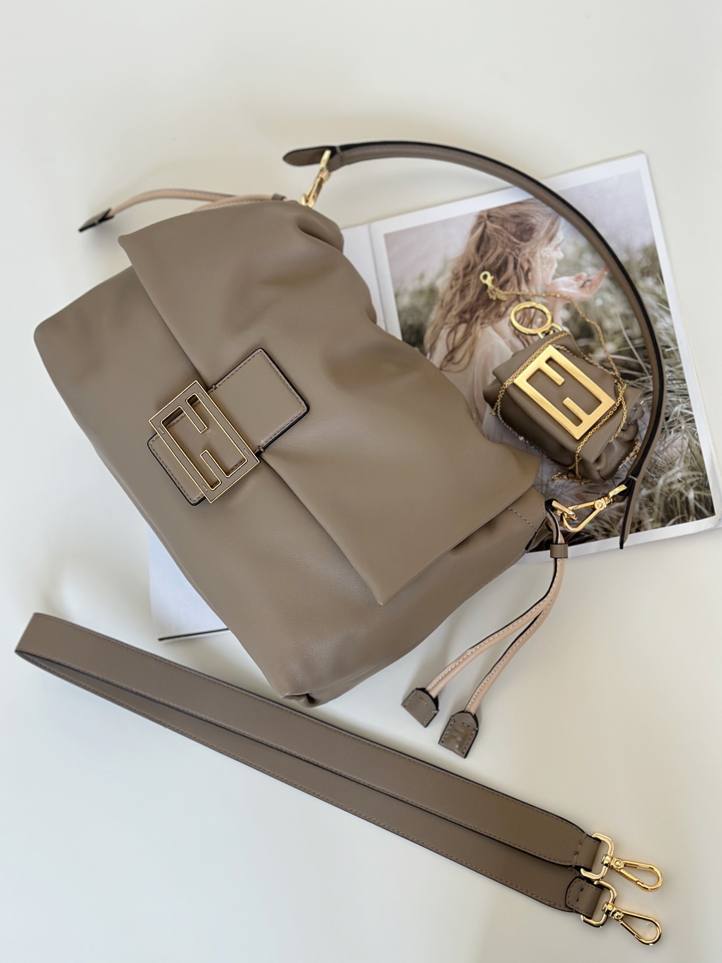 Fendi Mamma Baguette Grande de Piel de Cordero Suave - Elegancia y Practicidad