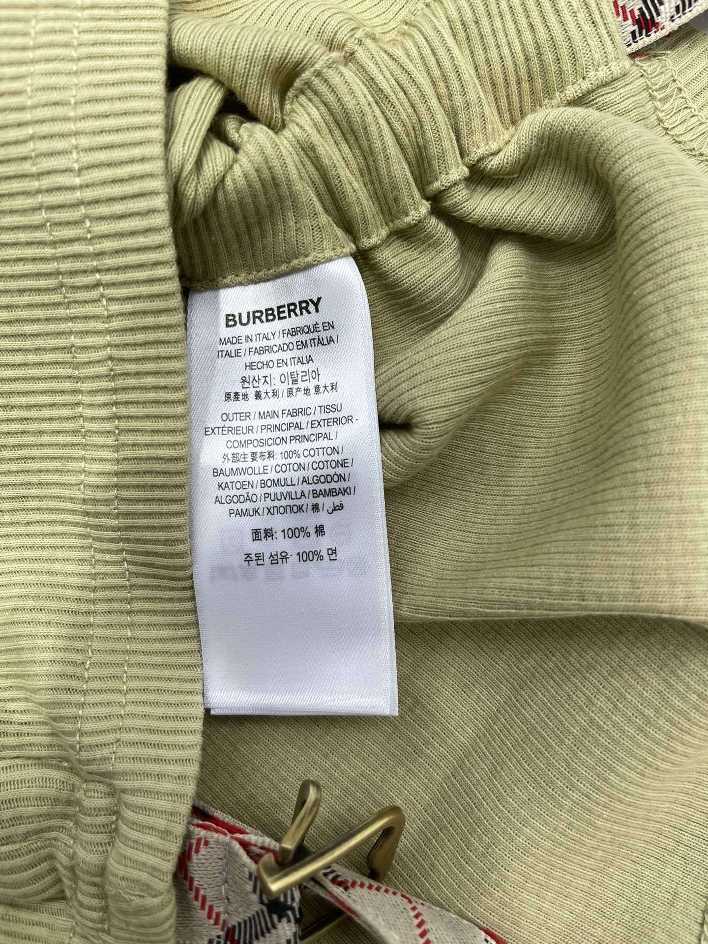 𝗕𝗨𝗥𝗕𝗘𝗥𝗥*巴宝莉新款
两侧抽绳收腰刺绣简约显瘦百搭休闲弹力棉背心
简约的款式搭配上精致的刺绣,