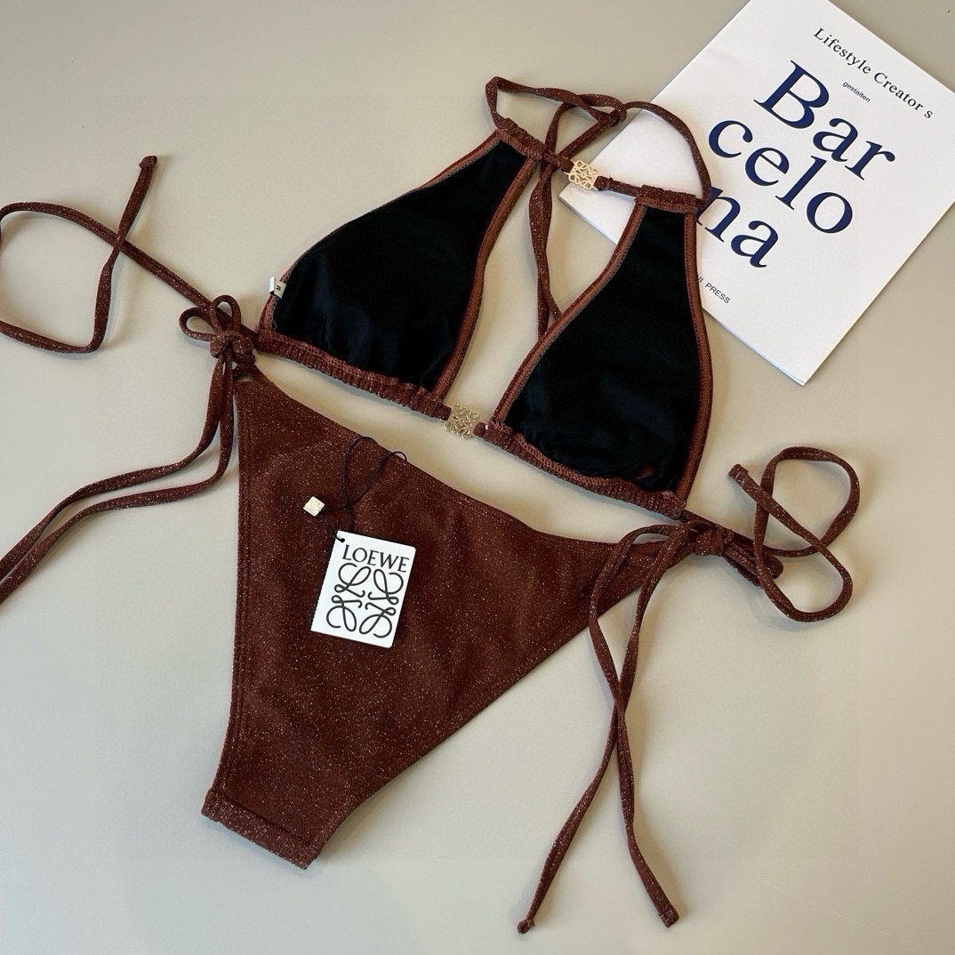 ¥
罗意威LOEWE新款比基尼泳衣👙❤️😍🥰适合多种场景的游泳衣🏊‍♀️海边 游泳池 温泉 水上乐园 漂